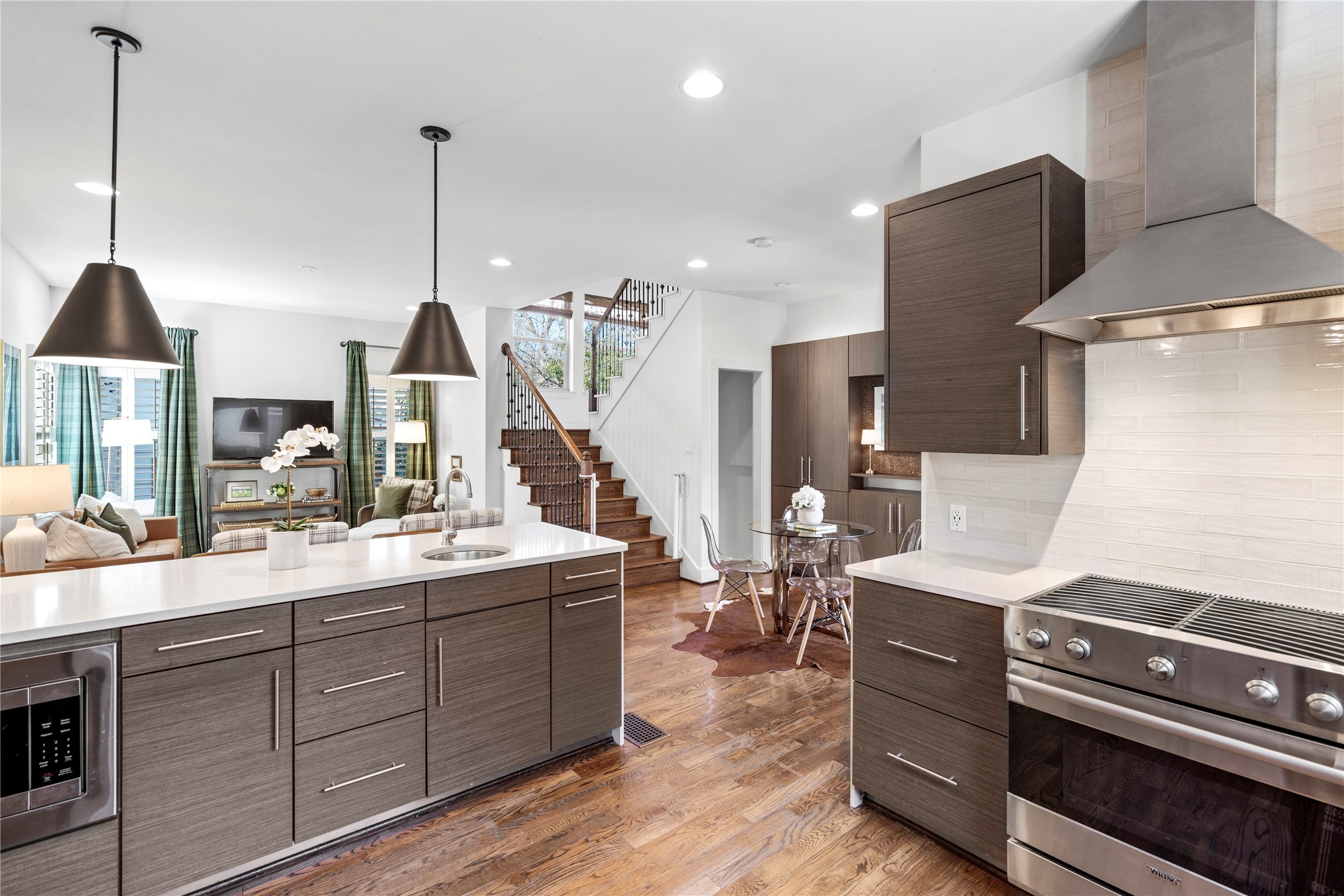 6871 Lorna Lane