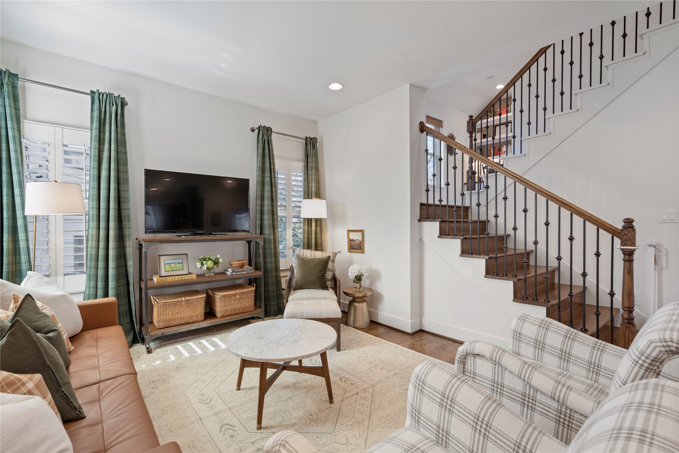 6871 Lorna Lane