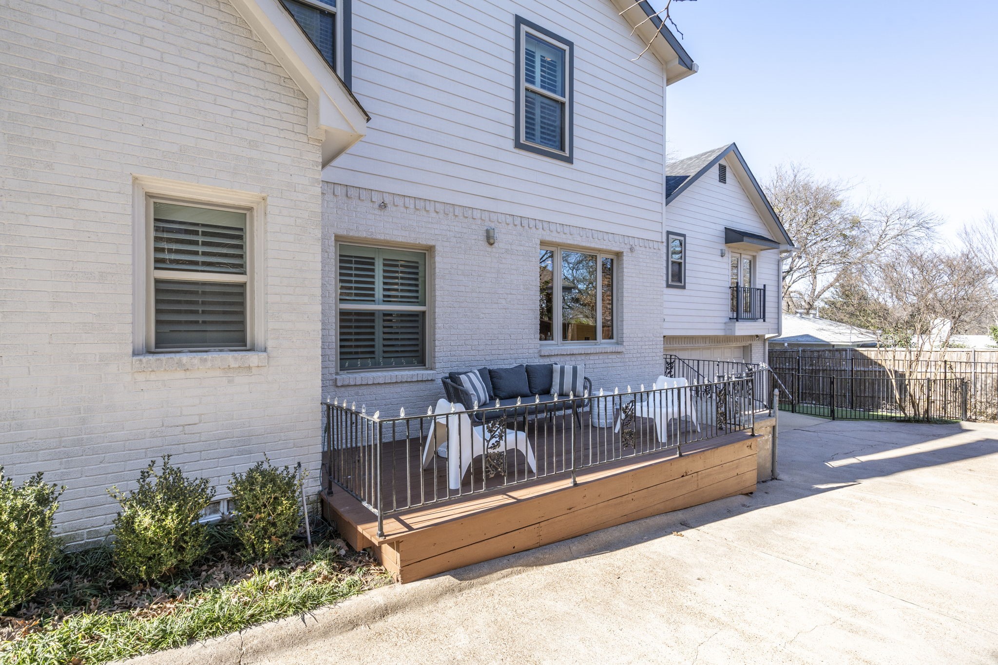 6871 Lorna Lane