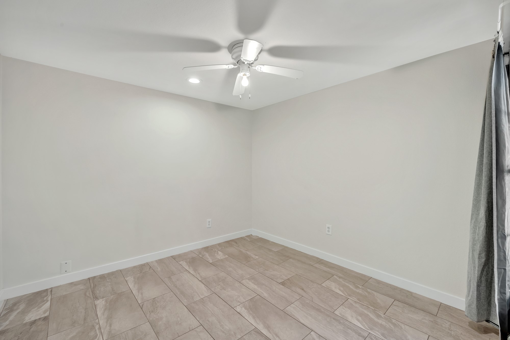 6903 E Mockingbird Lane