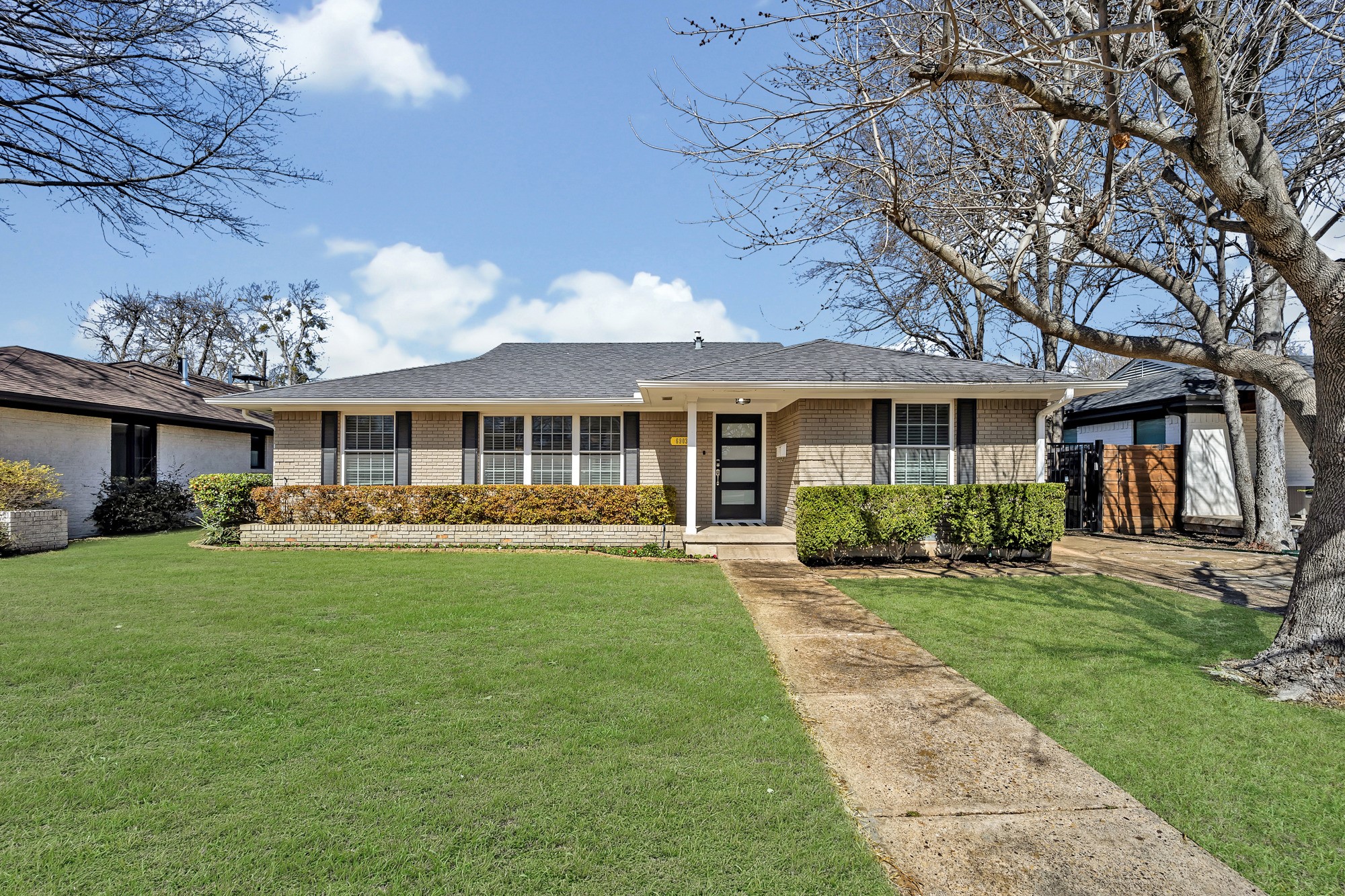 6903 E Mockingbird Lane