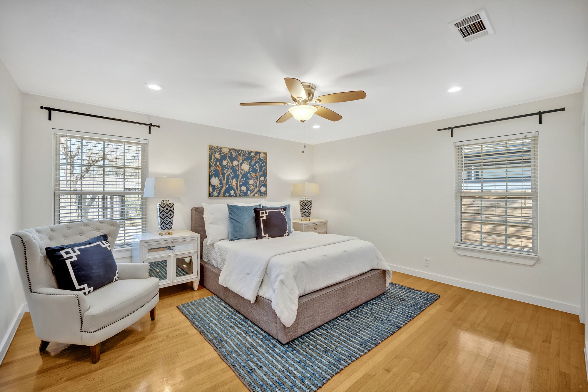 6903 E Mockingbird Lane