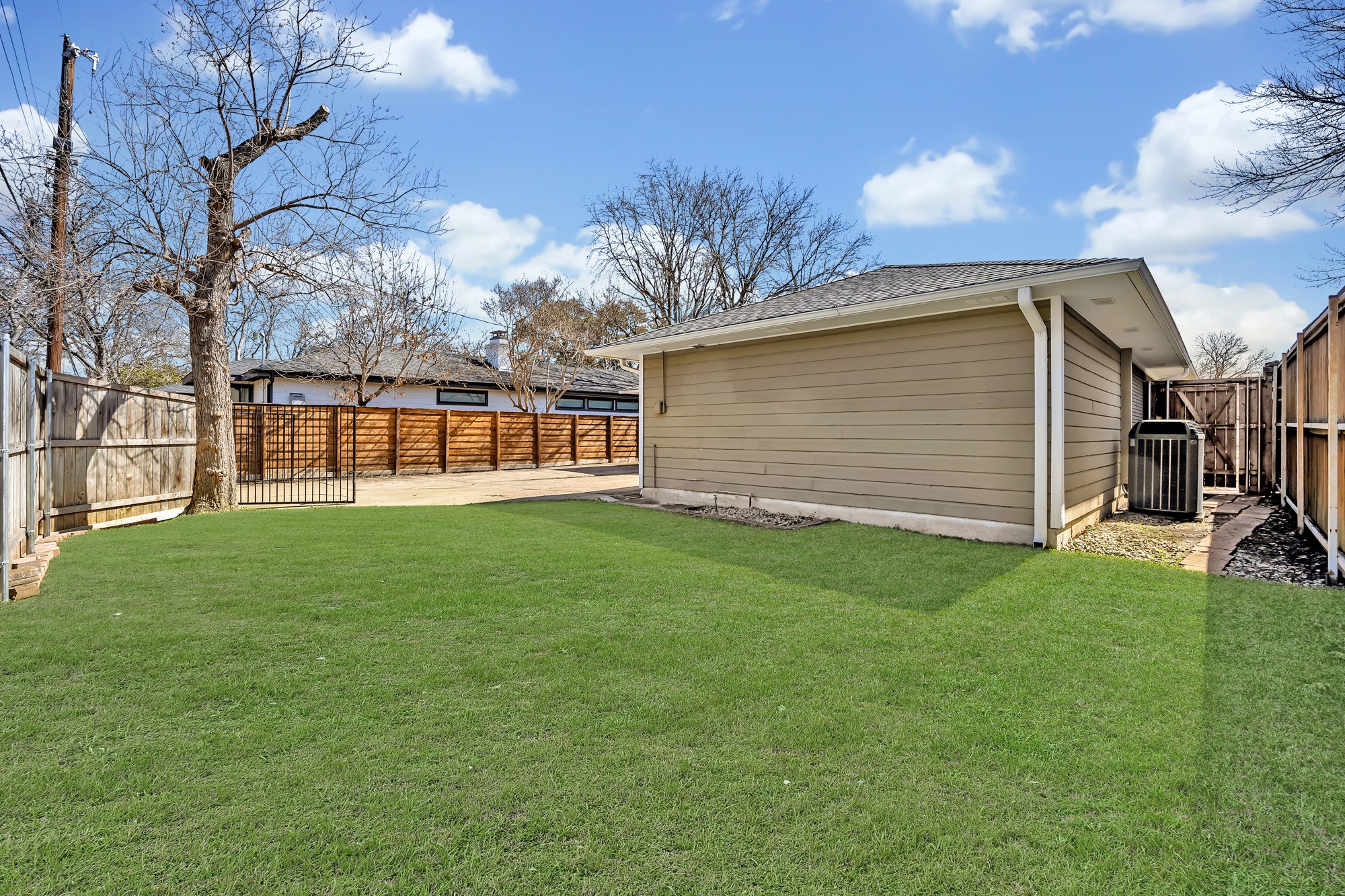 6903 E Mockingbird Lane