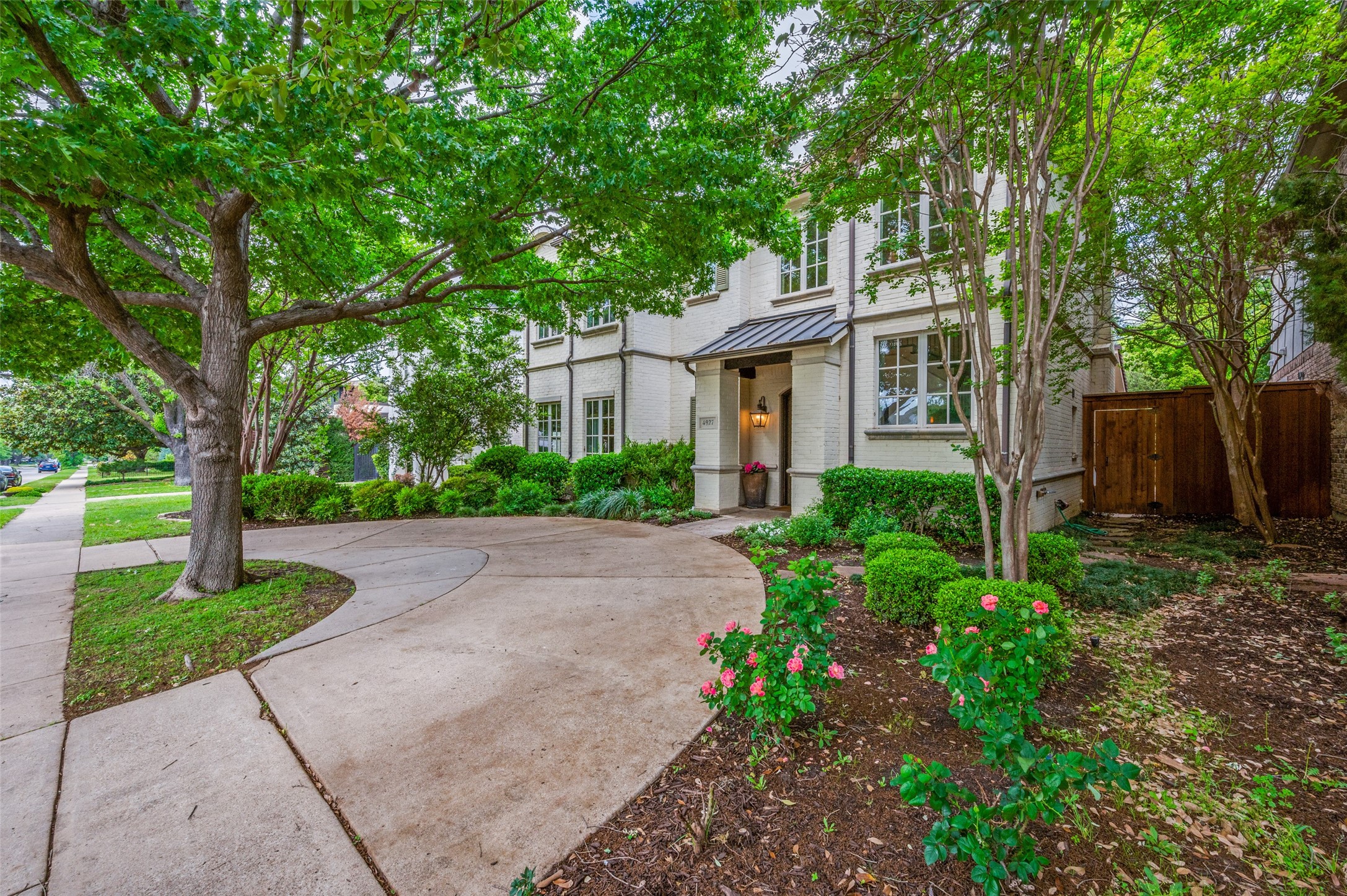 4927 Stanford Avenue