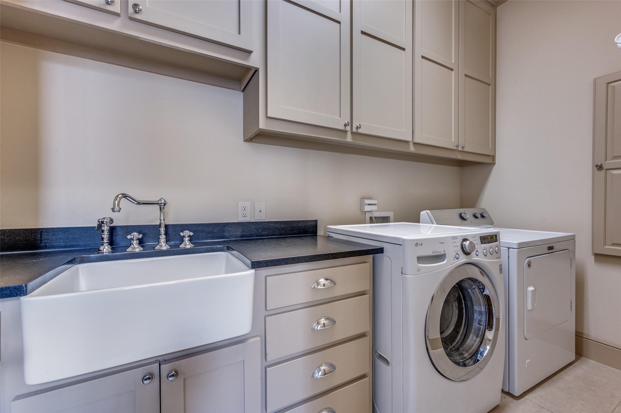 4927 Stanford Avenue