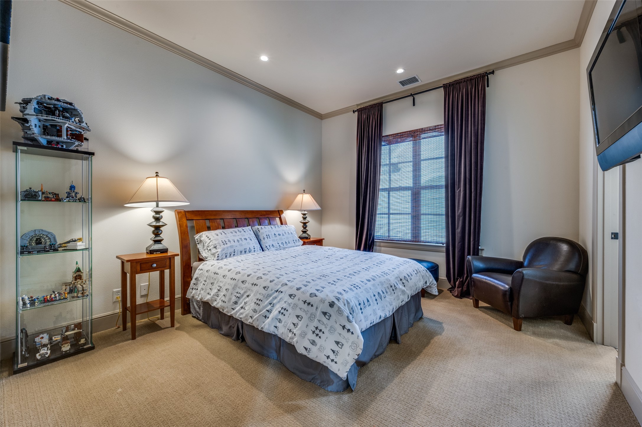 4927 Stanford Avenue