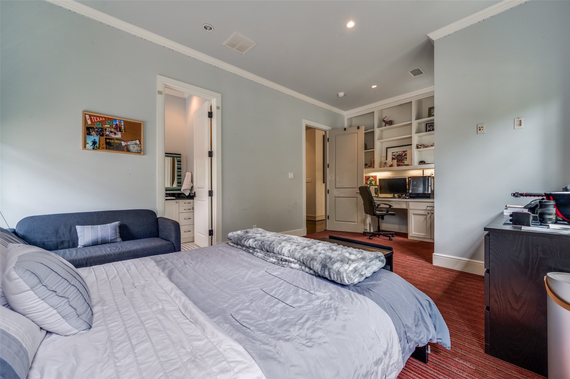 4927 Stanford Avenue