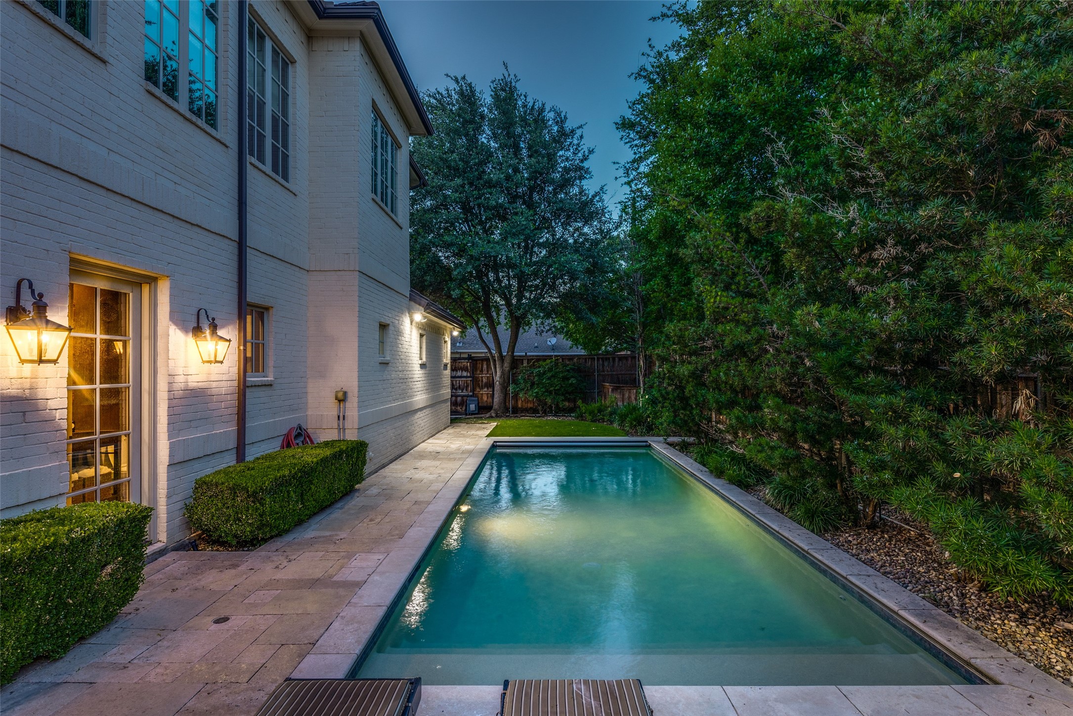 4927 Stanford Avenue