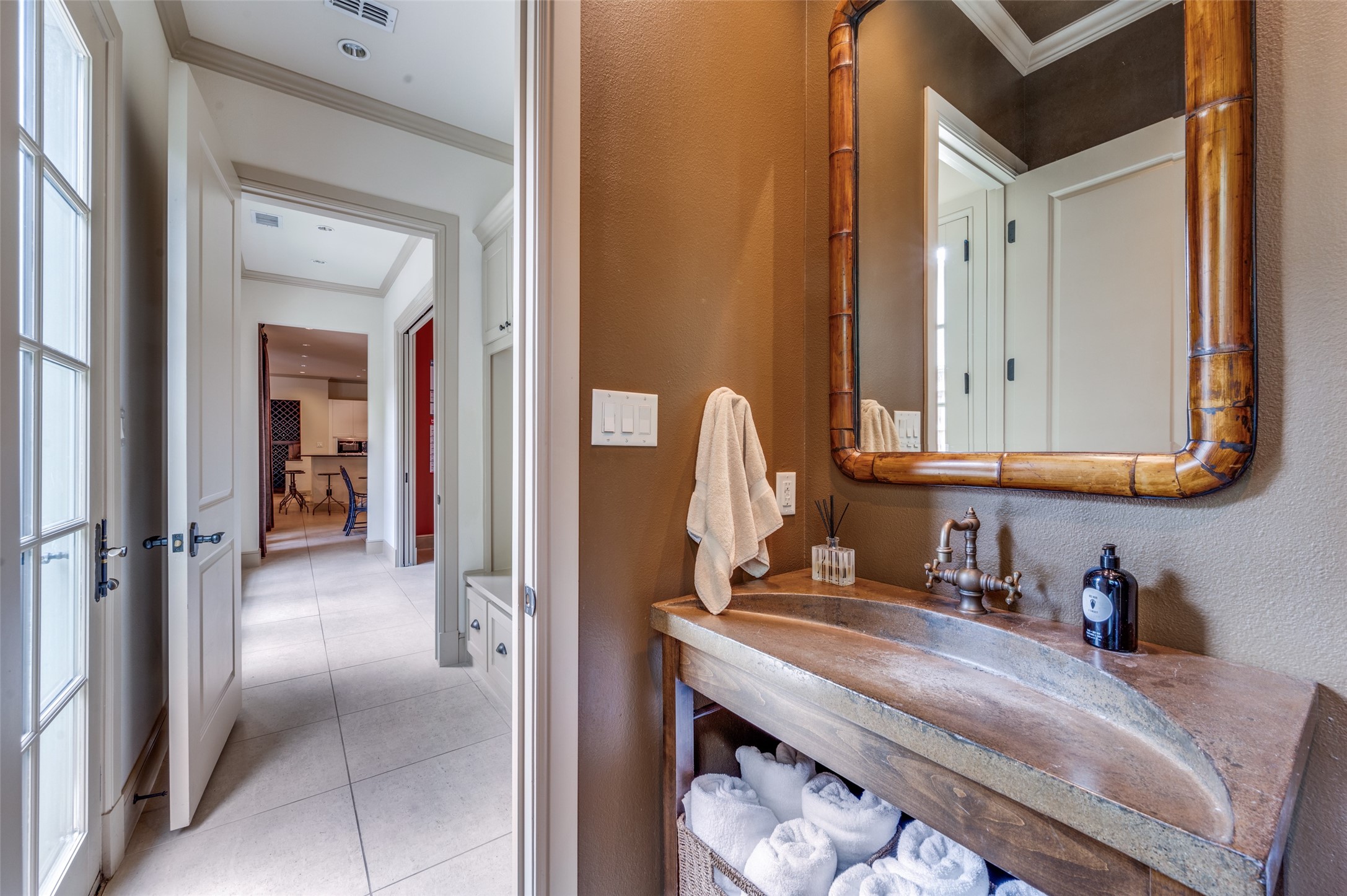 4927 Stanford Avenue