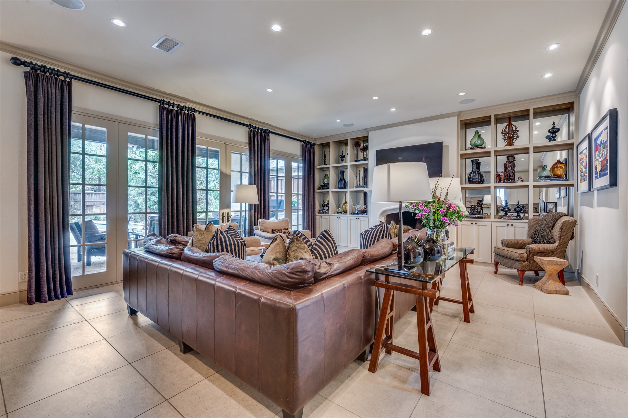 4927 Stanford Avenue