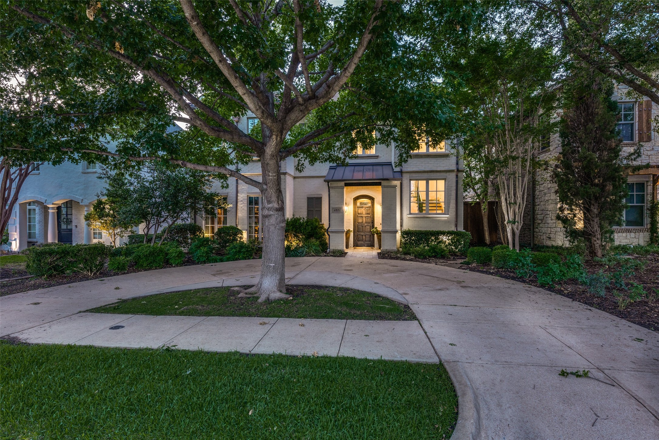 4927 Stanford Avenue