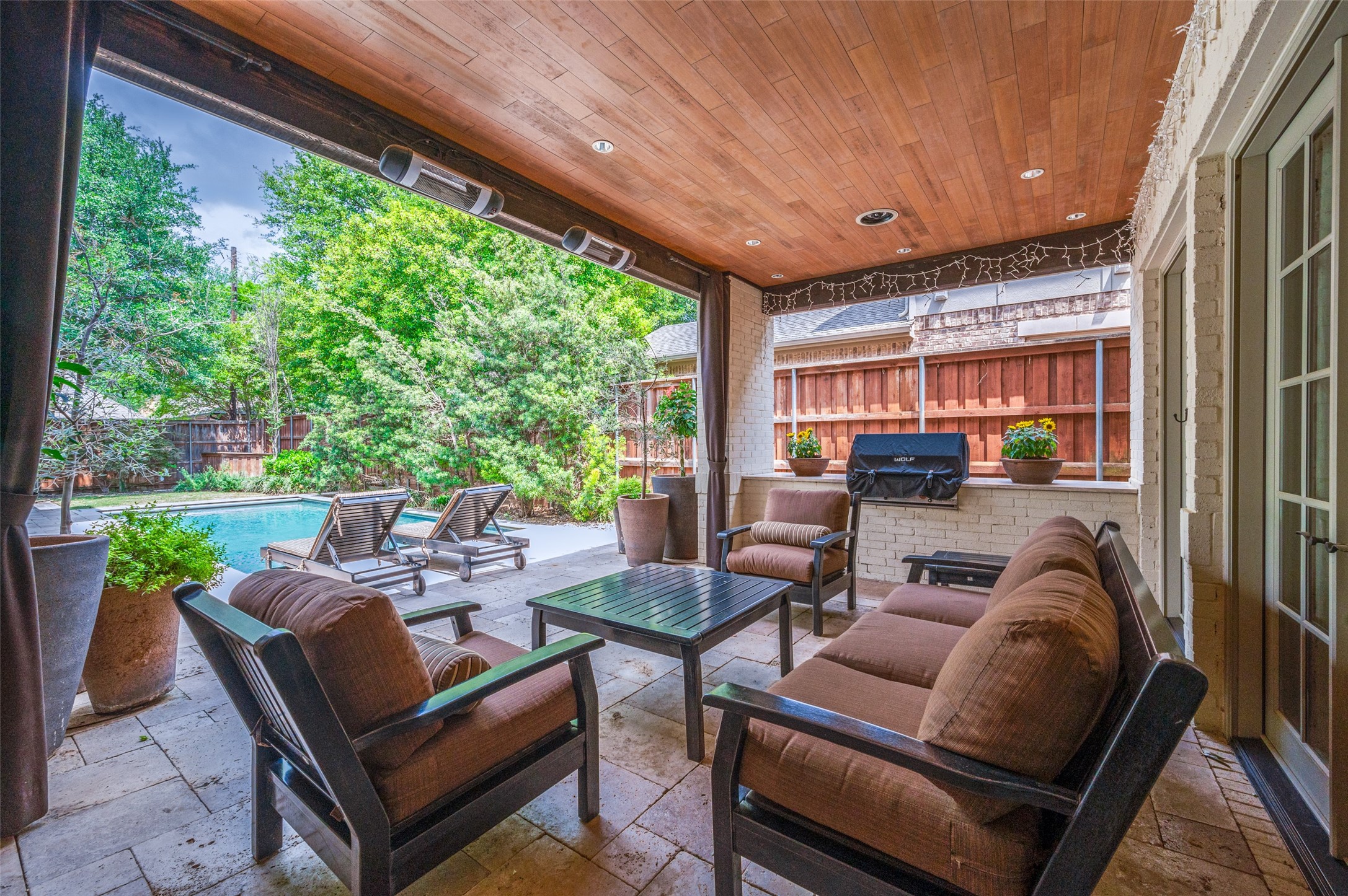 4927 Stanford Avenue