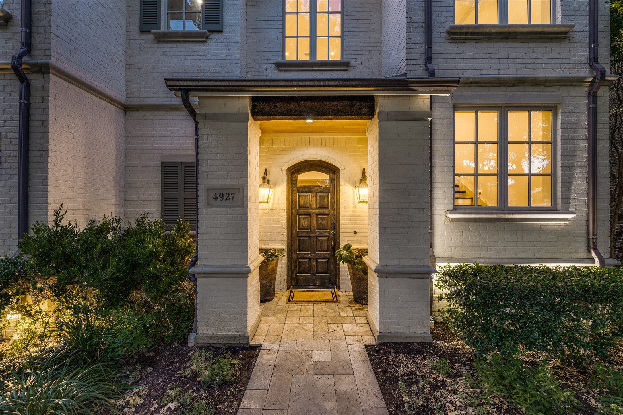 4927 Stanford Avenue