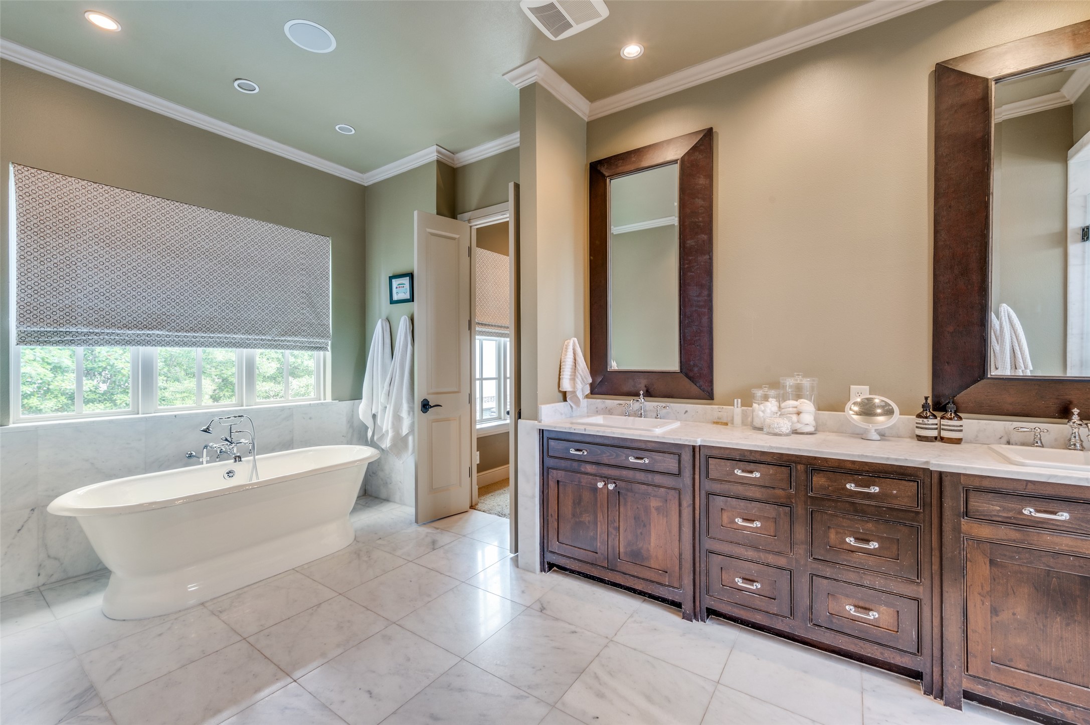 4927 Stanford Avenue