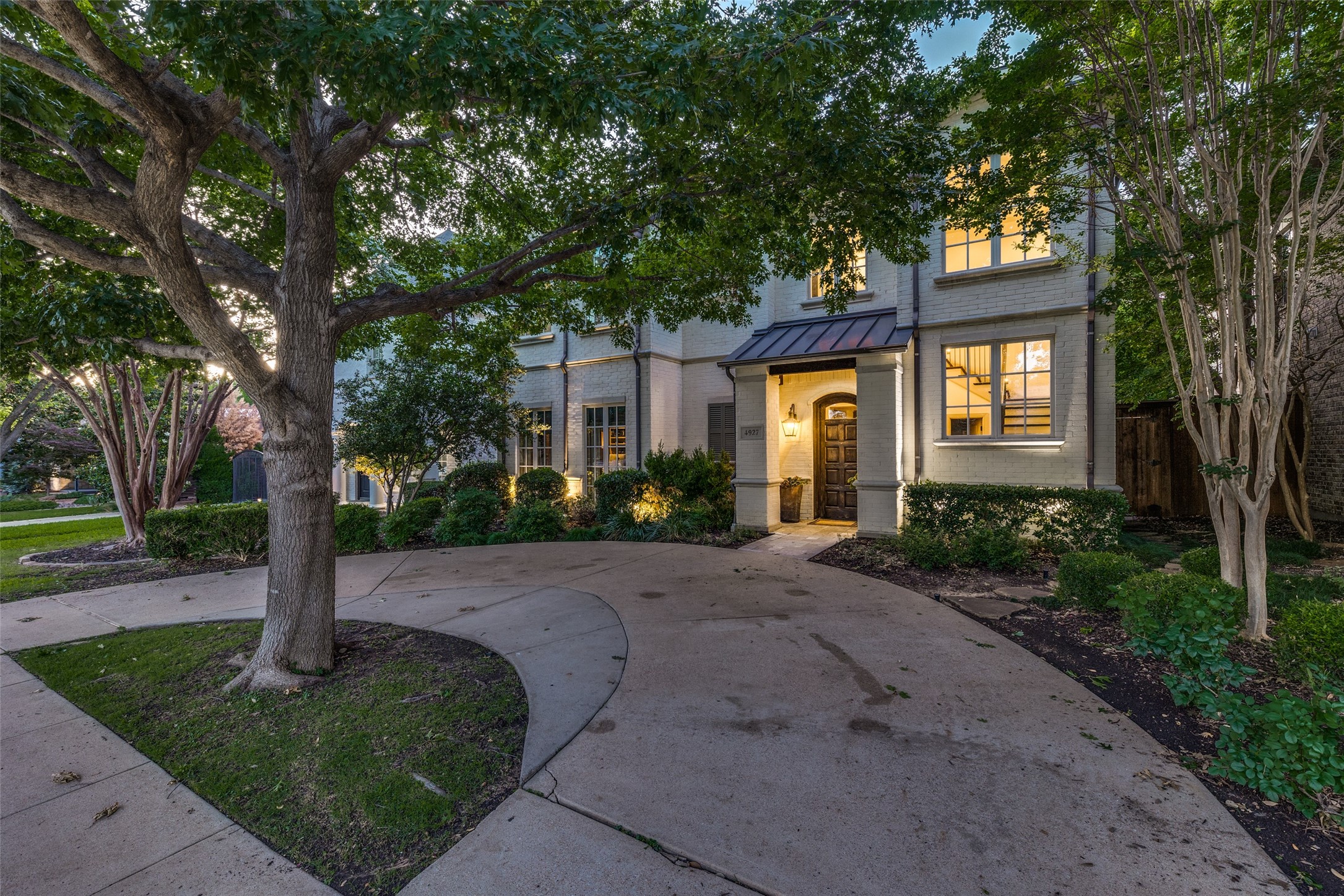 4927 Stanford Avenue