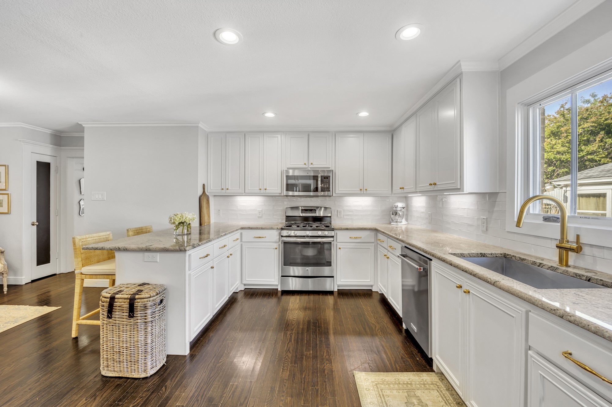 6034 Monticello Avenue