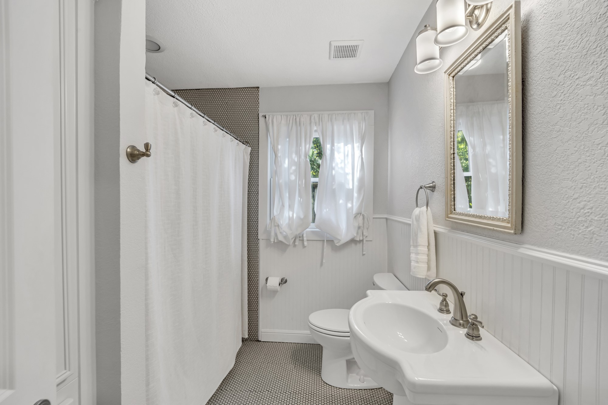 6034 Monticello Avenue