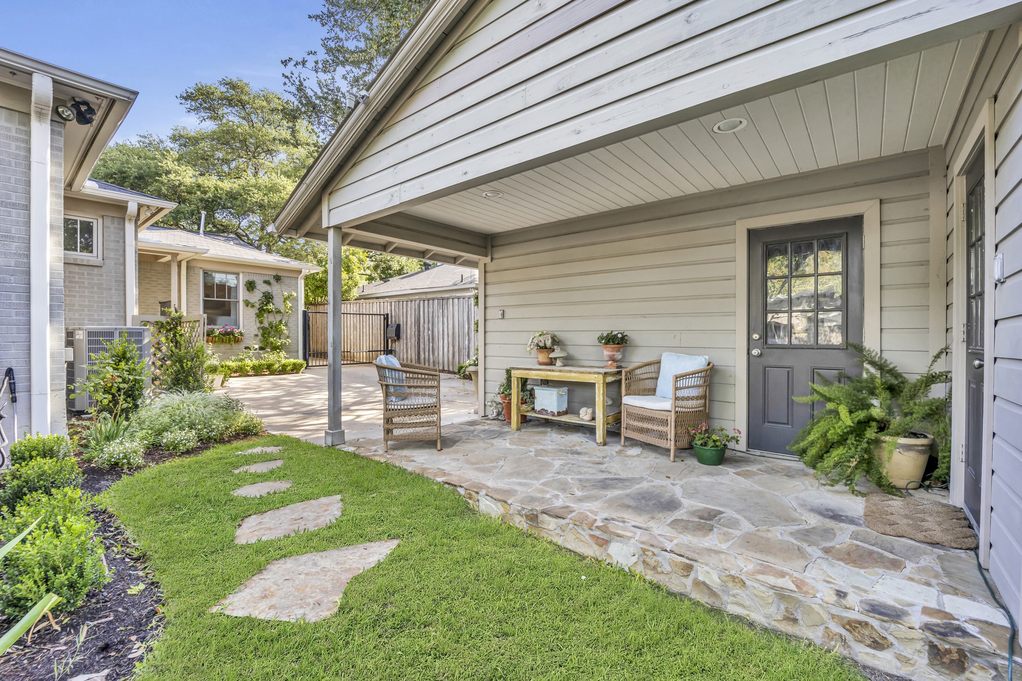 6034 Monticello Avenue