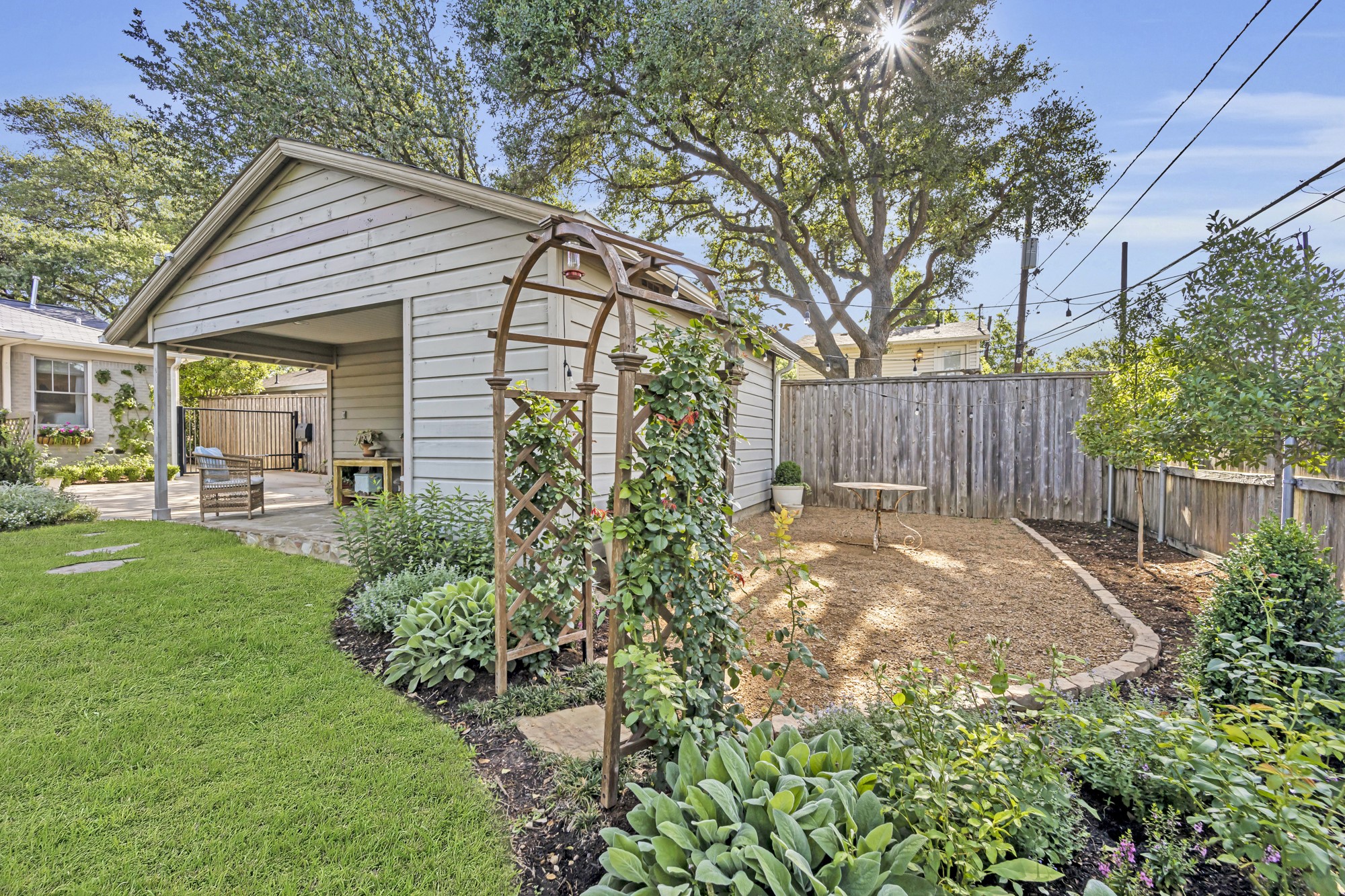 6034 Monticello Avenue