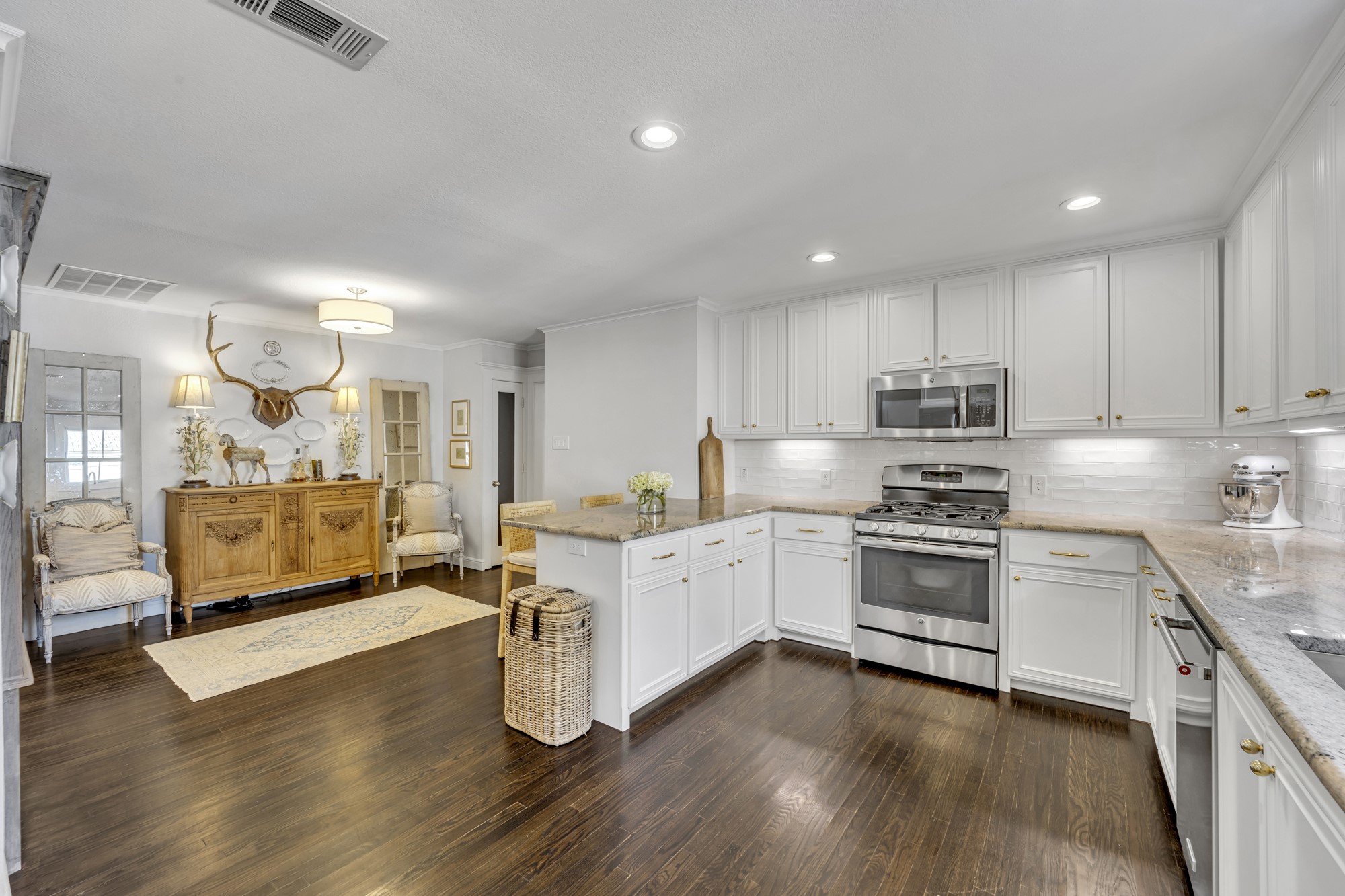 6034 Monticello Avenue