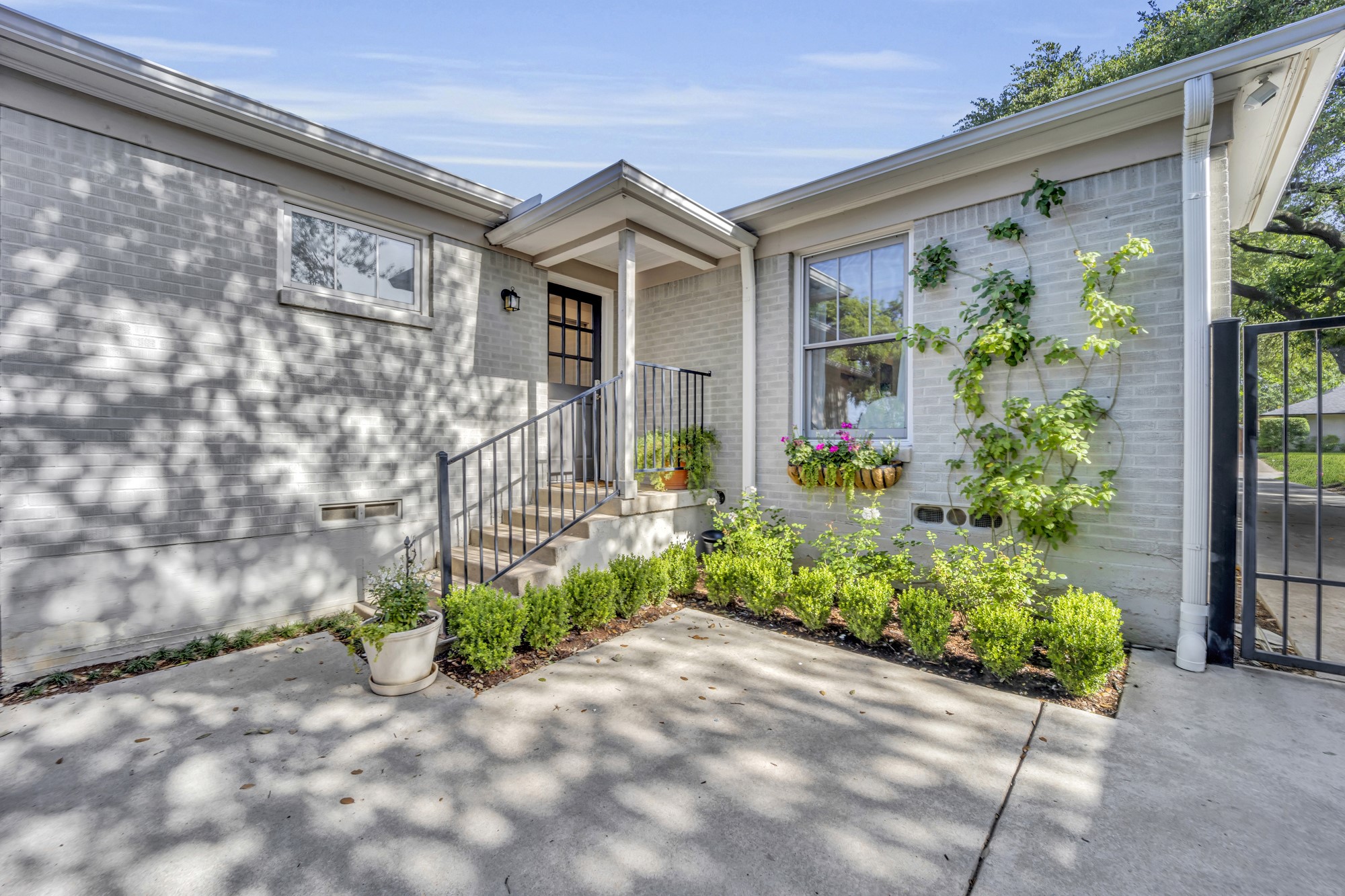 6034 Monticello Avenue