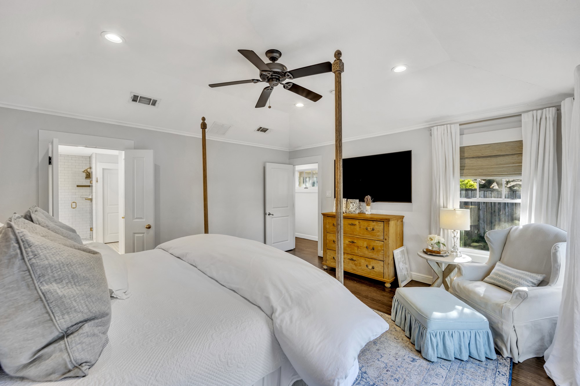 6034 Monticello Avenue