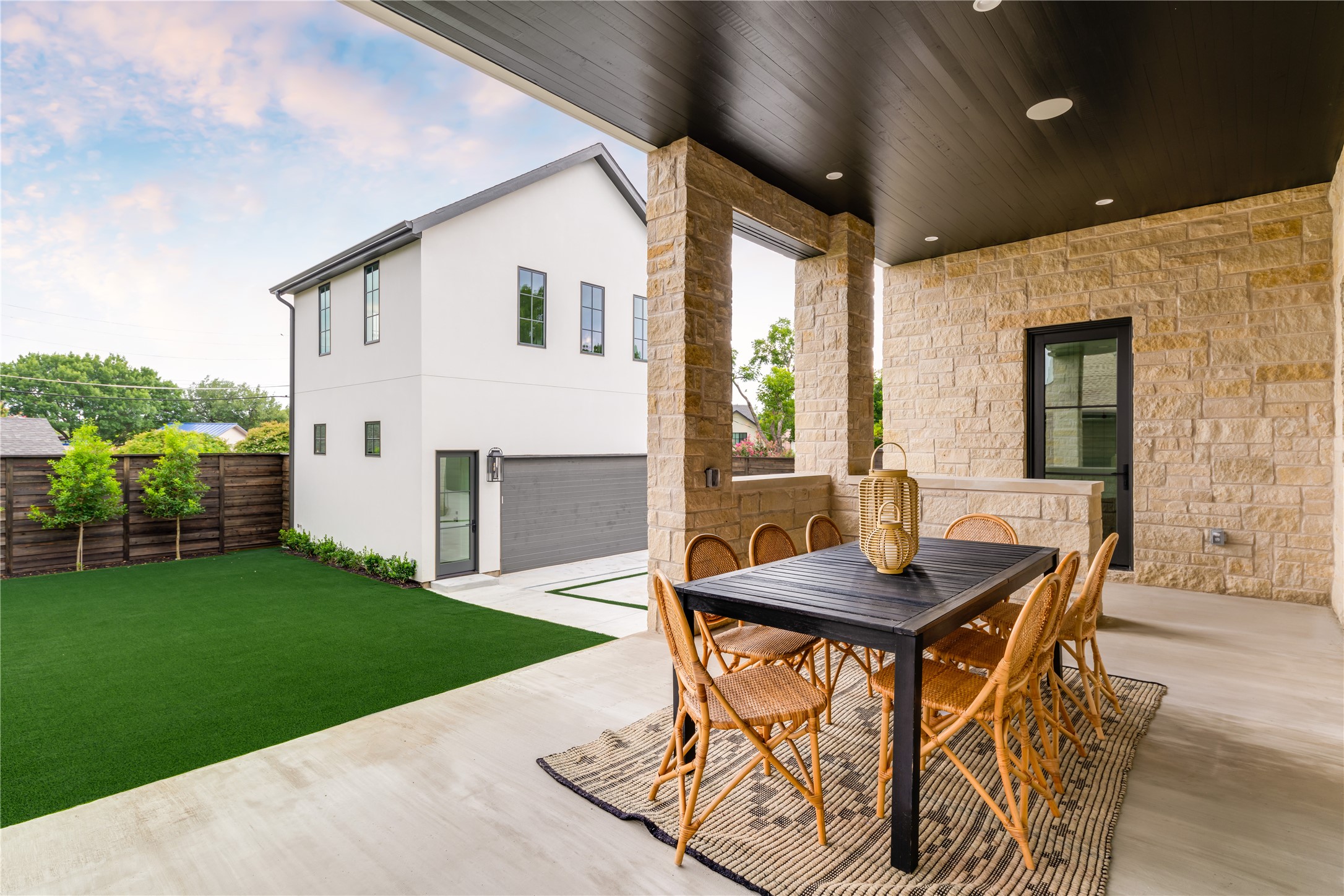 6814 Southridge Drive