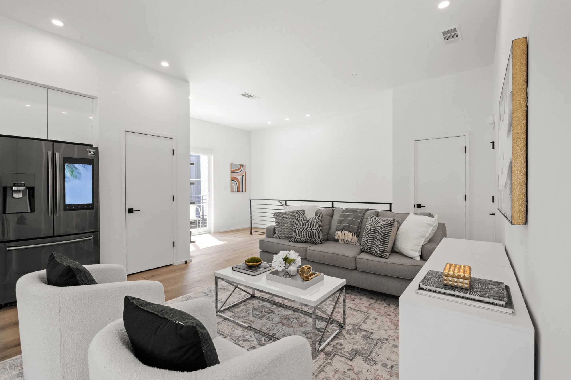 2001 N Prairie Avenue 103