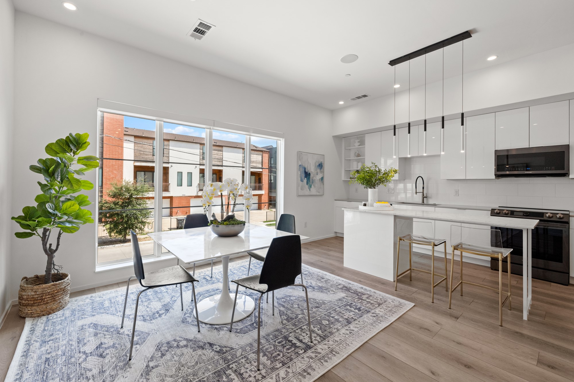 2001 N Prairie Avenue 103