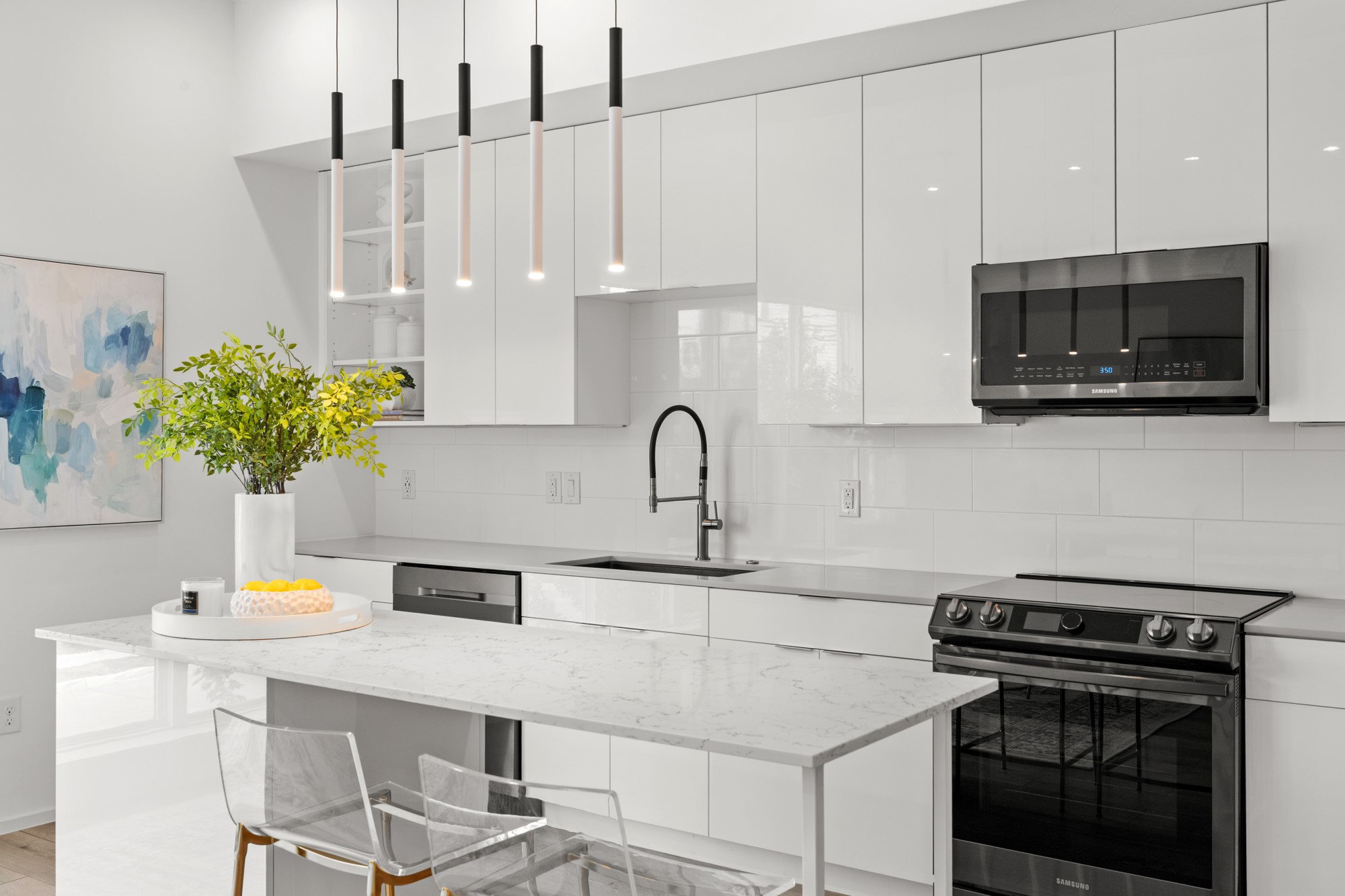 2001 N Prairie Avenue 103