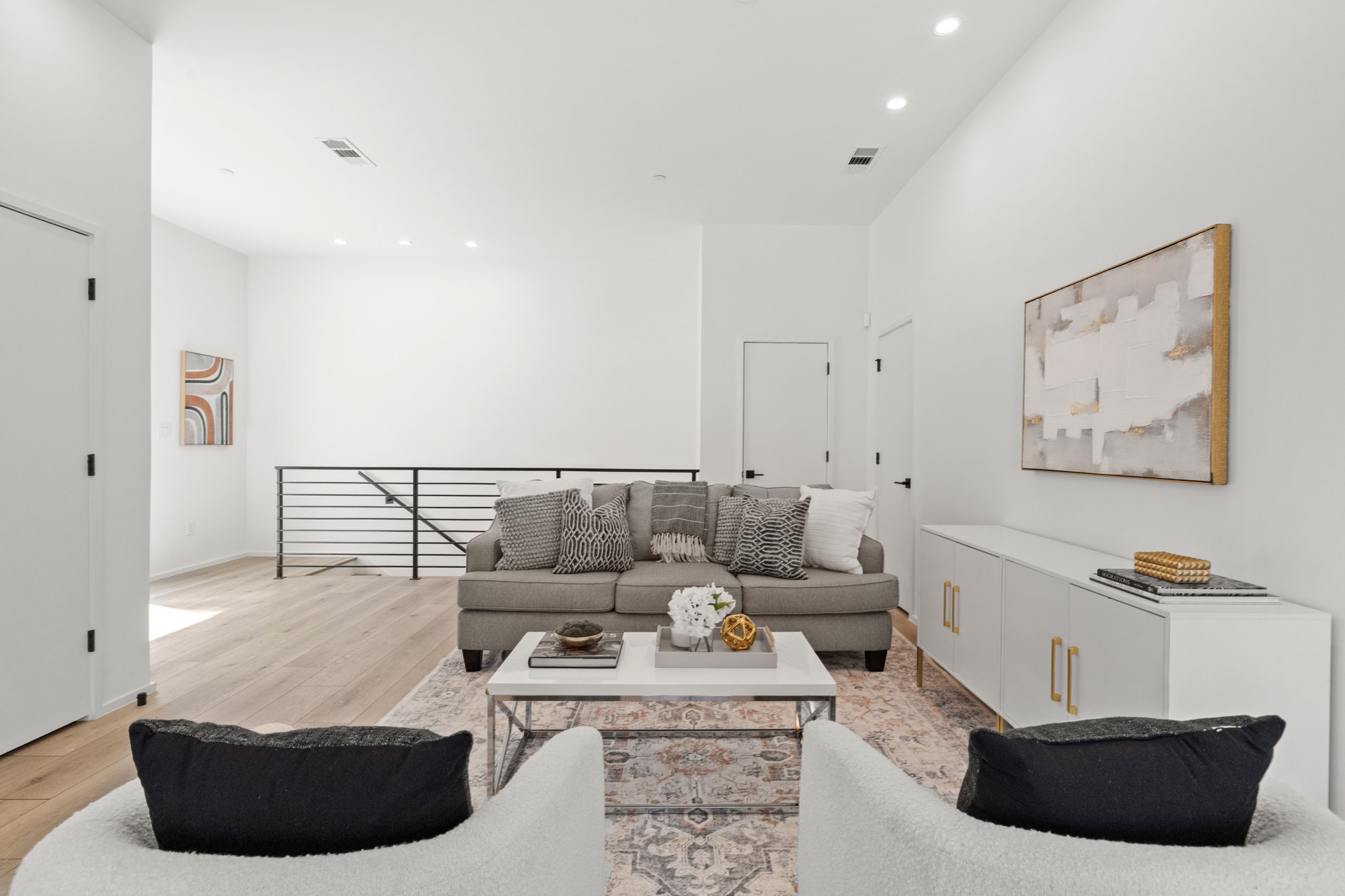 2001 N Prairie Avenue 103