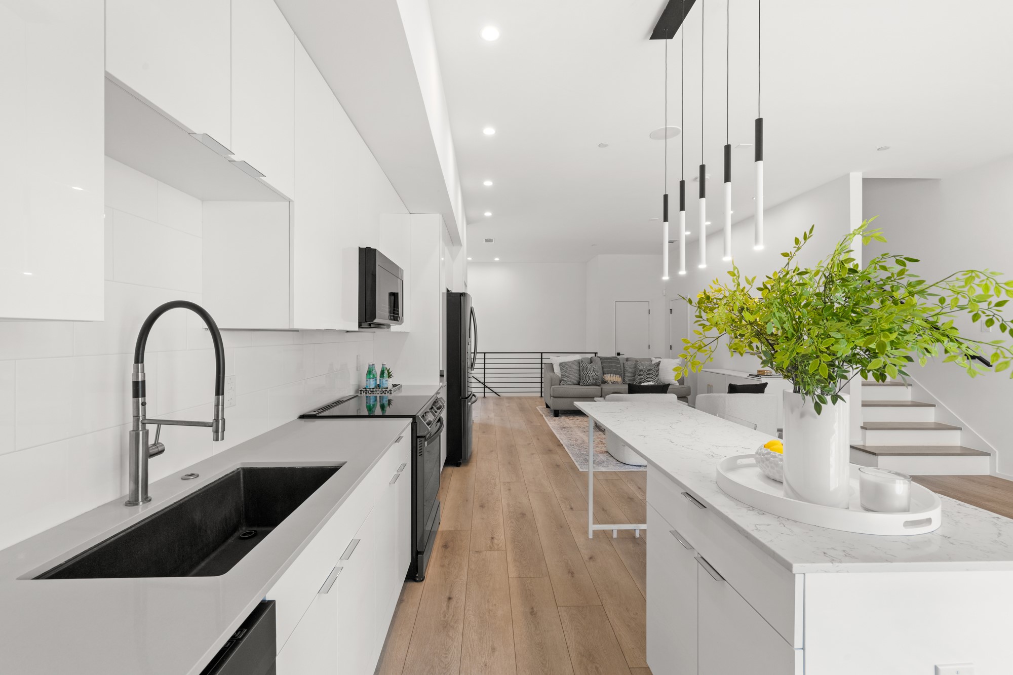 2001 N Prairie Avenue 103