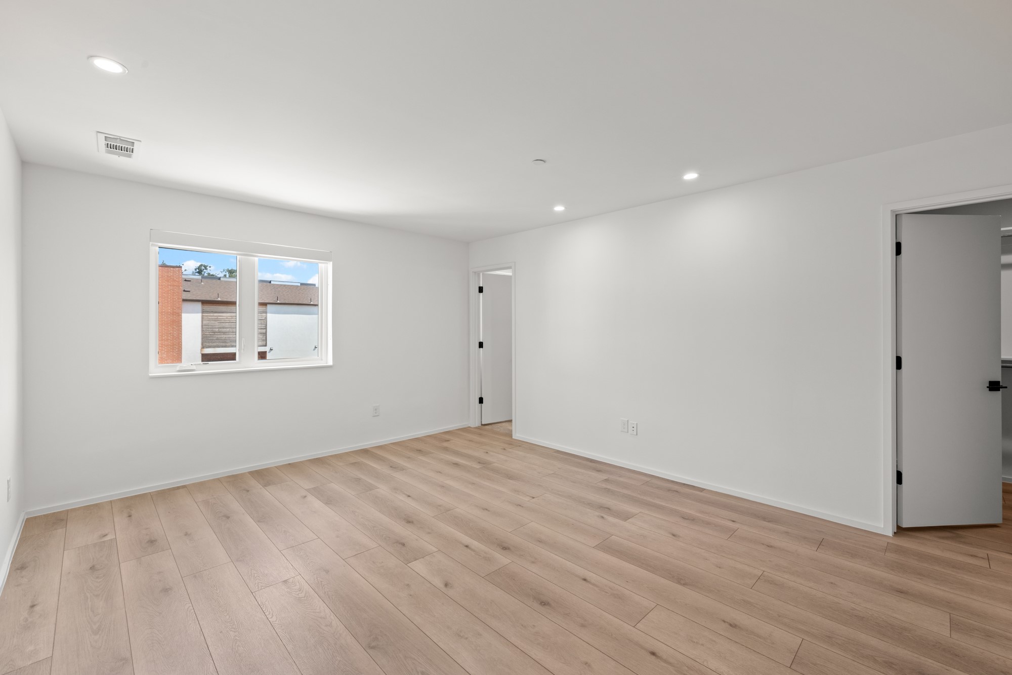 2001 N Prairie Avenue 103