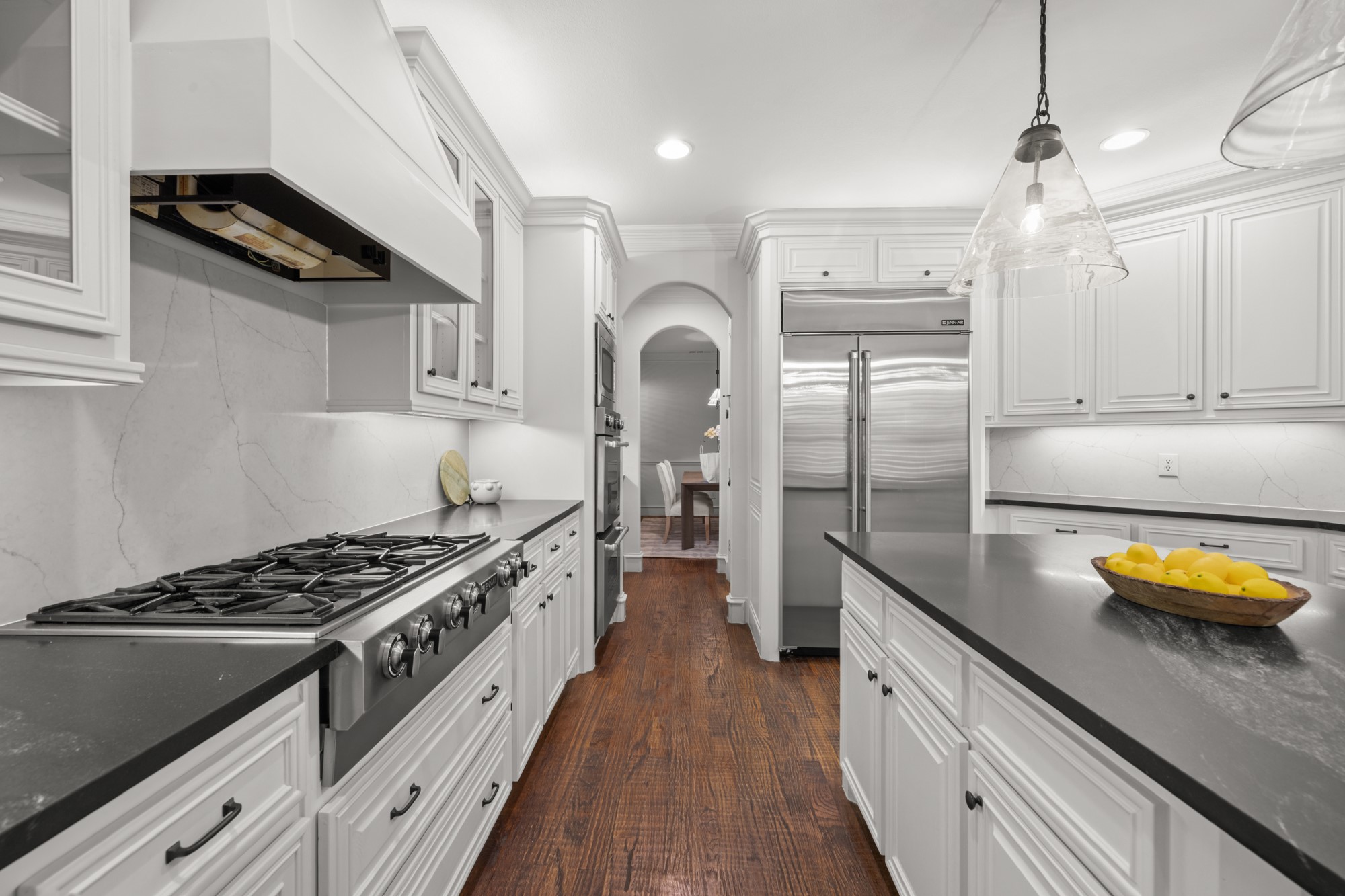 6218 Lakeshore Drive