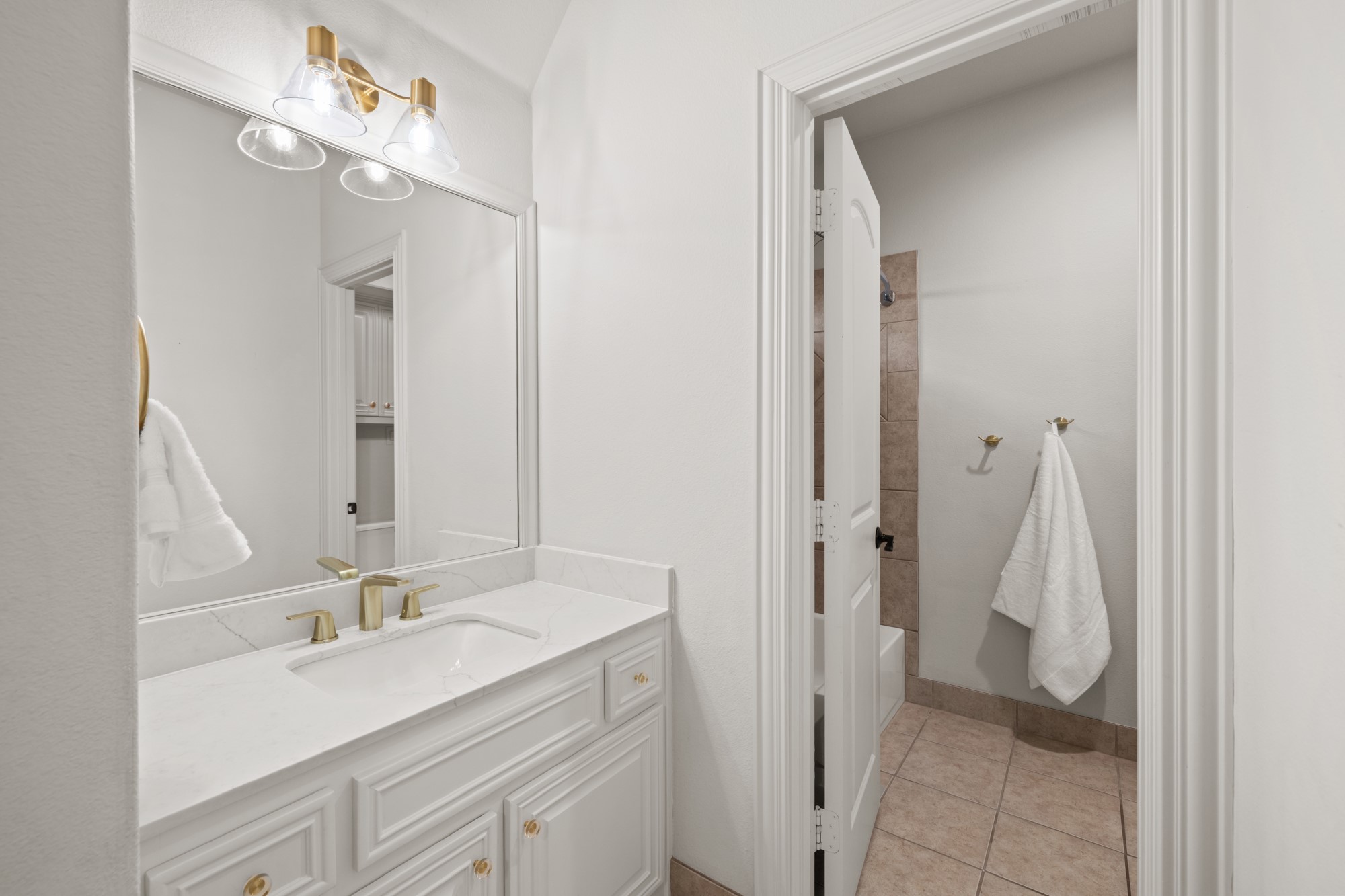 6218 Lakeshore Drive