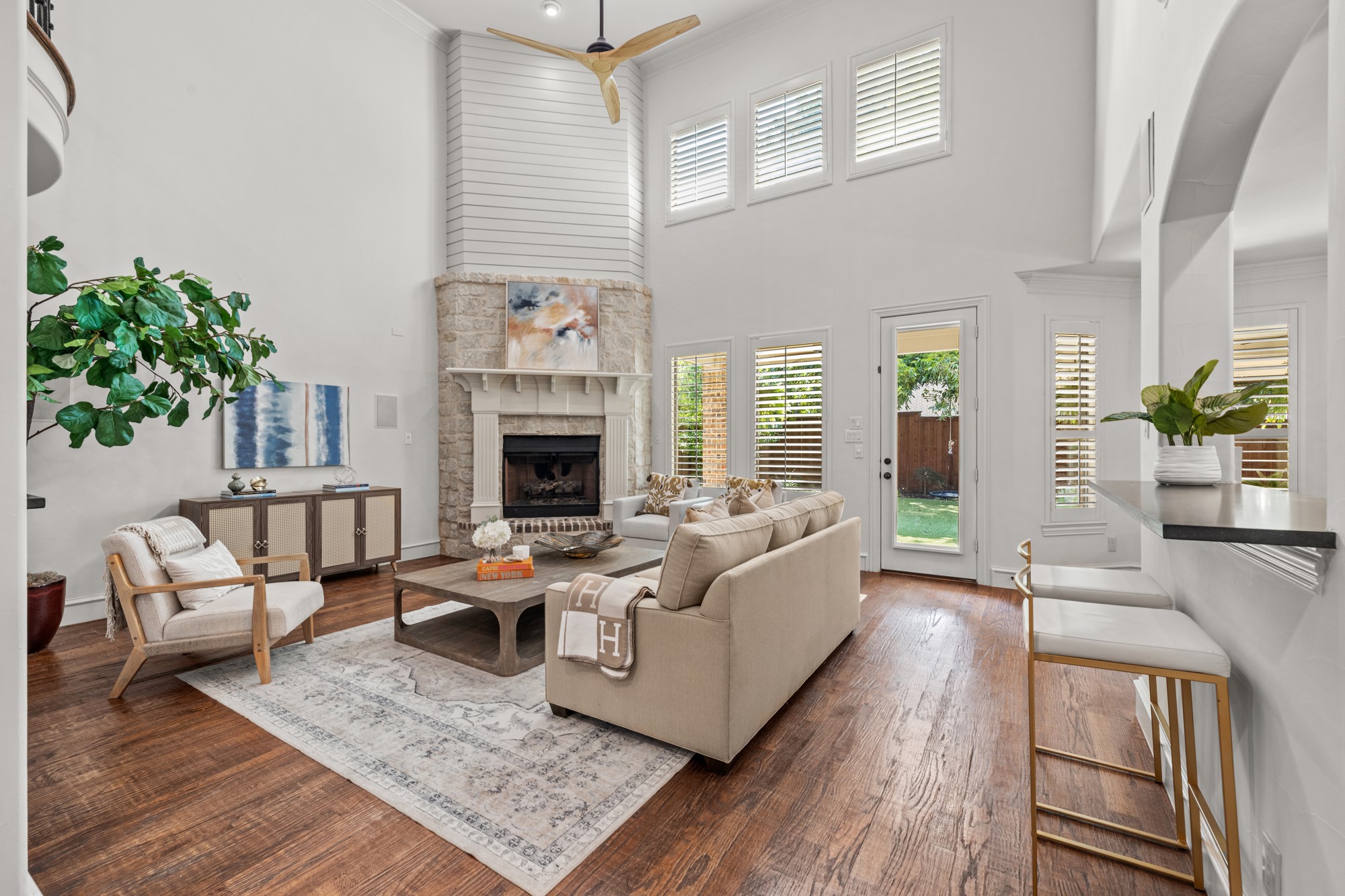 6218 Lakeshore Drive