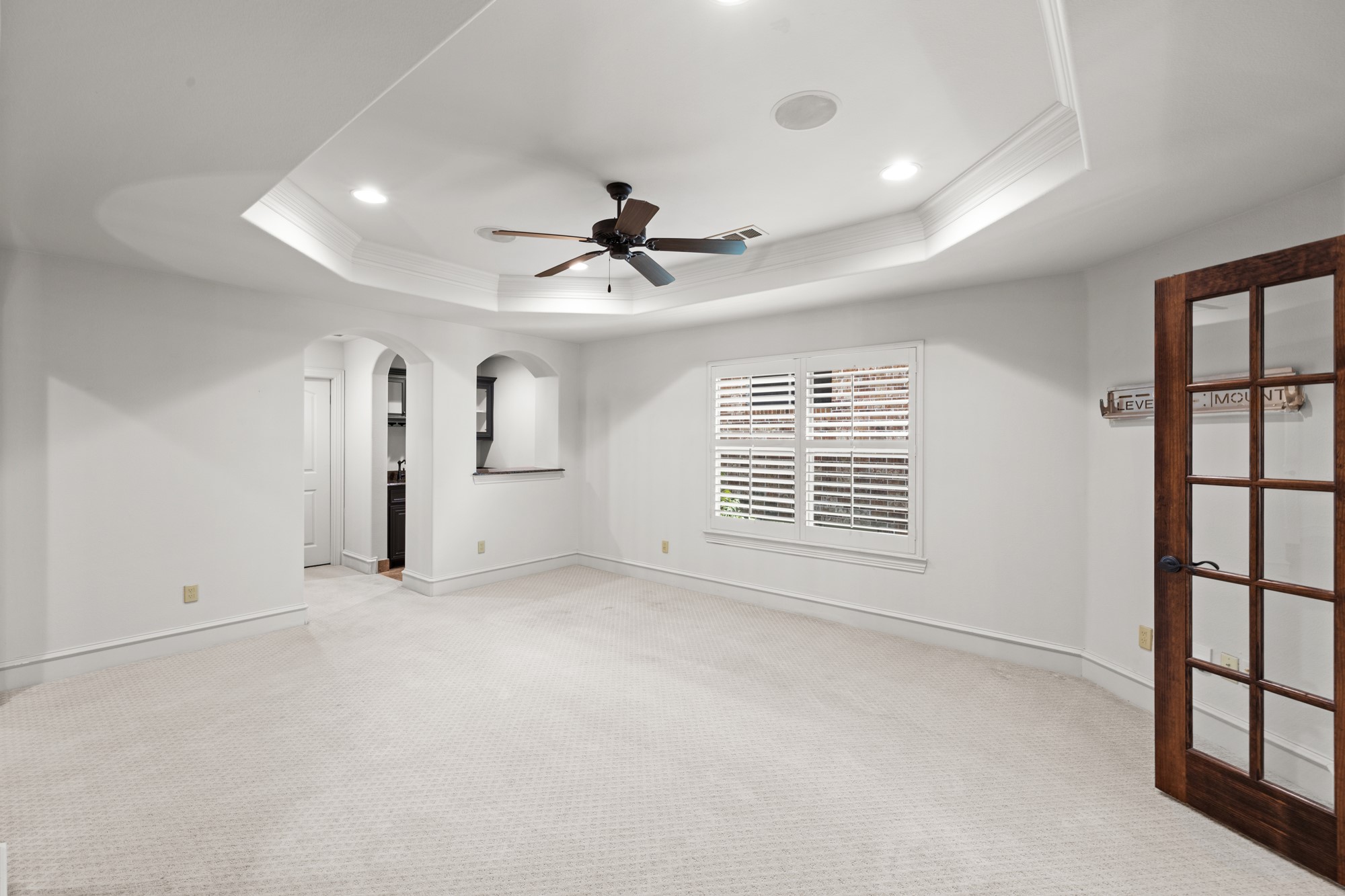 6218 Lakeshore Drive