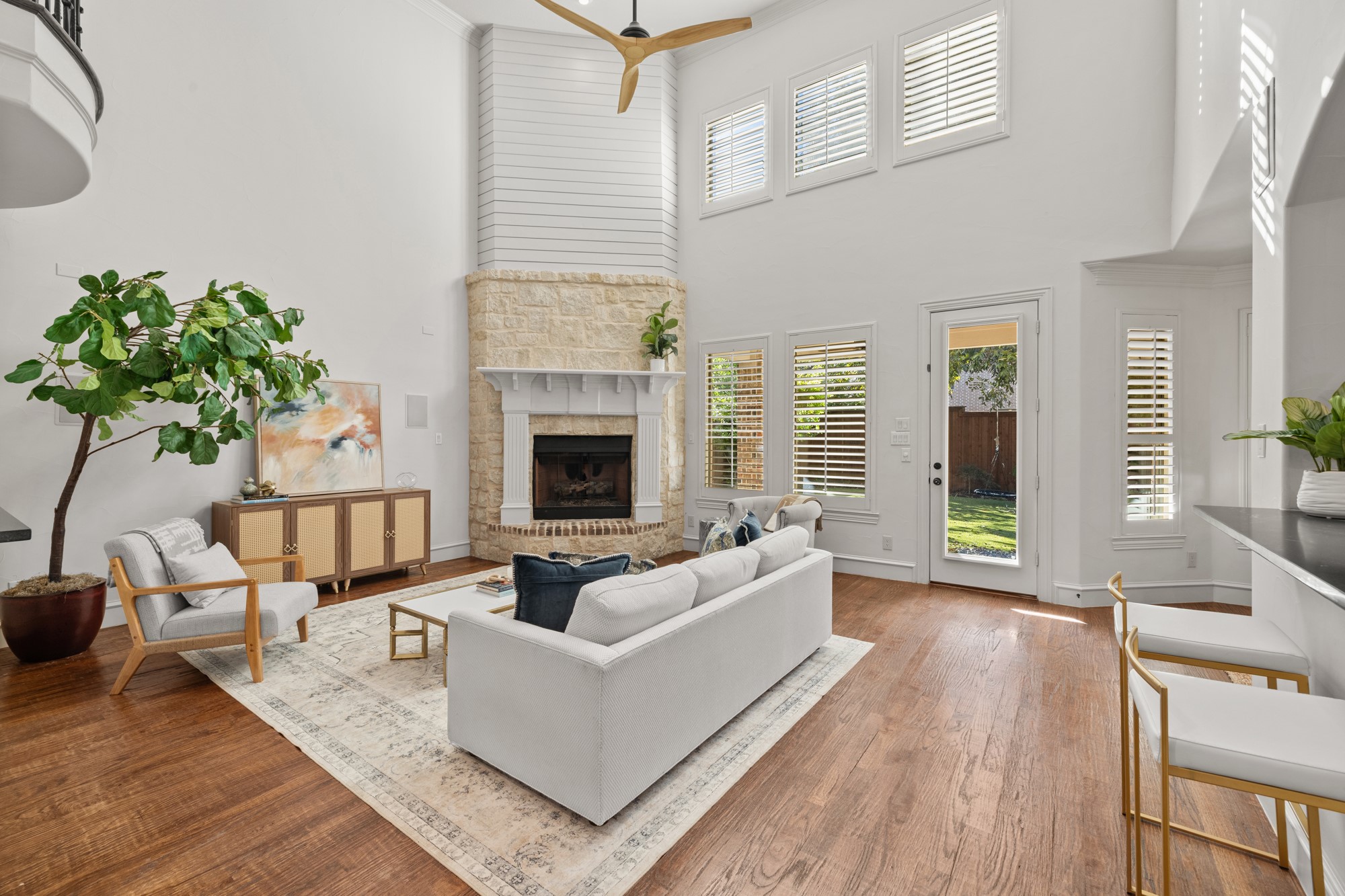 6218 Lakeshore Drive