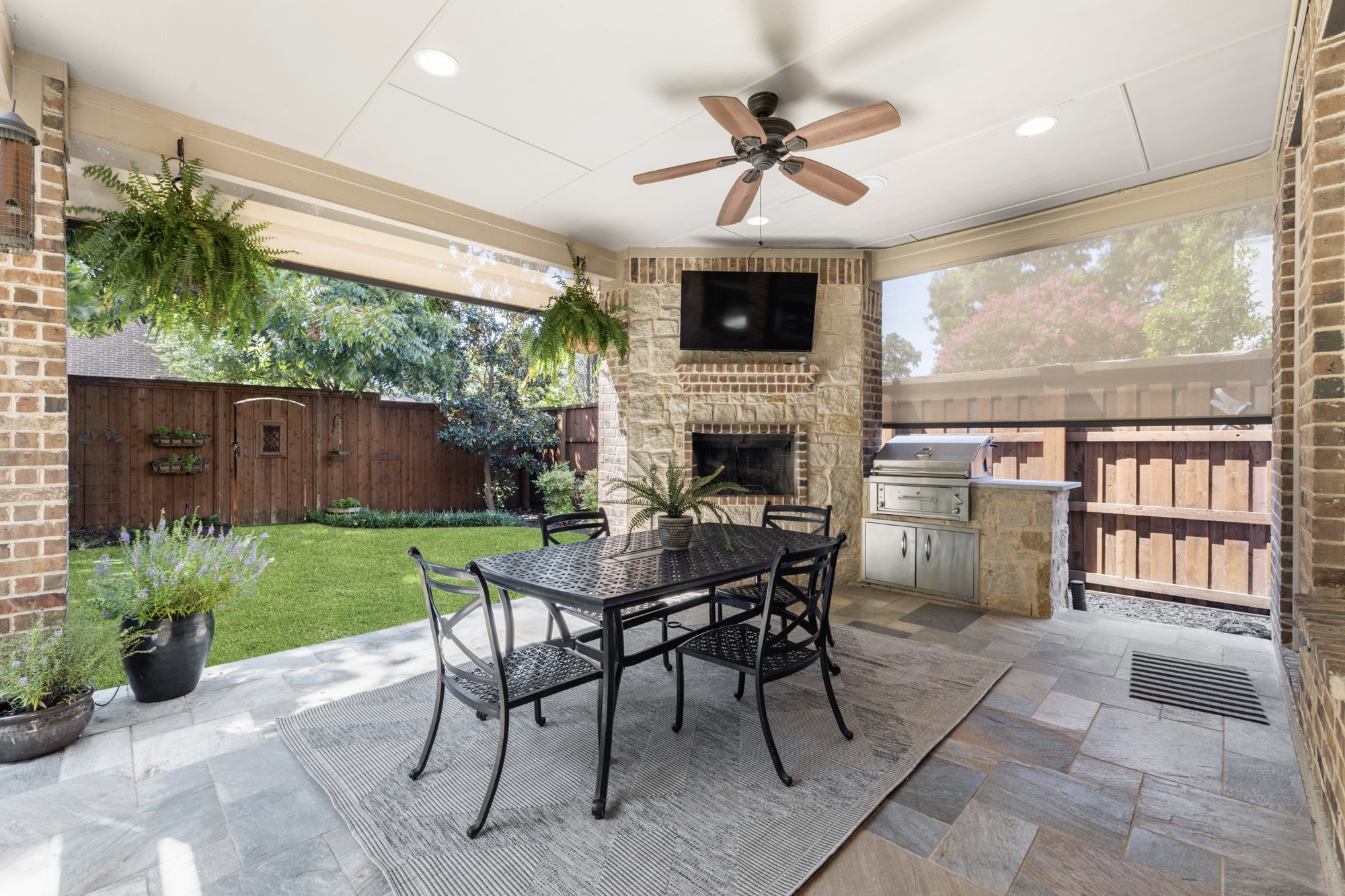 6218 Lakeshore Drive