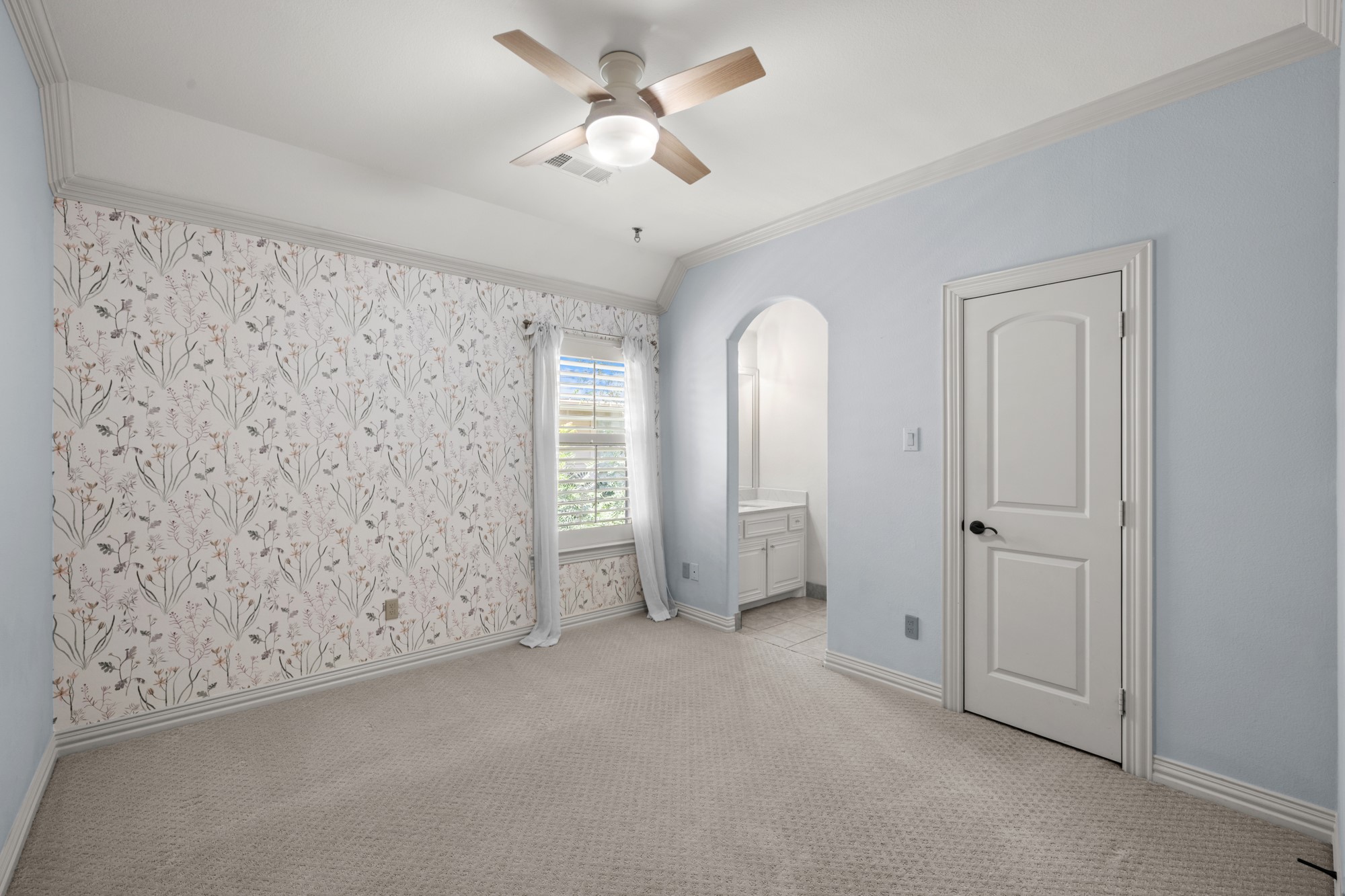 6218 Lakeshore Drive