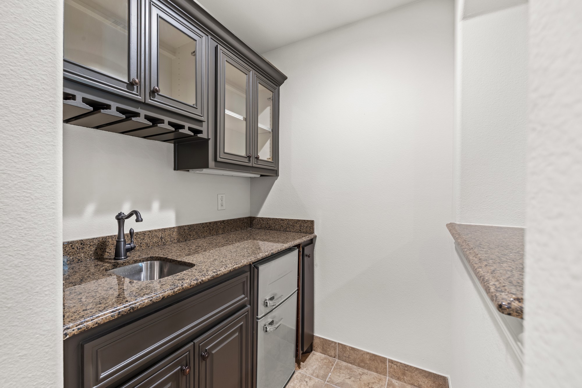 6218 Lakeshore Drive