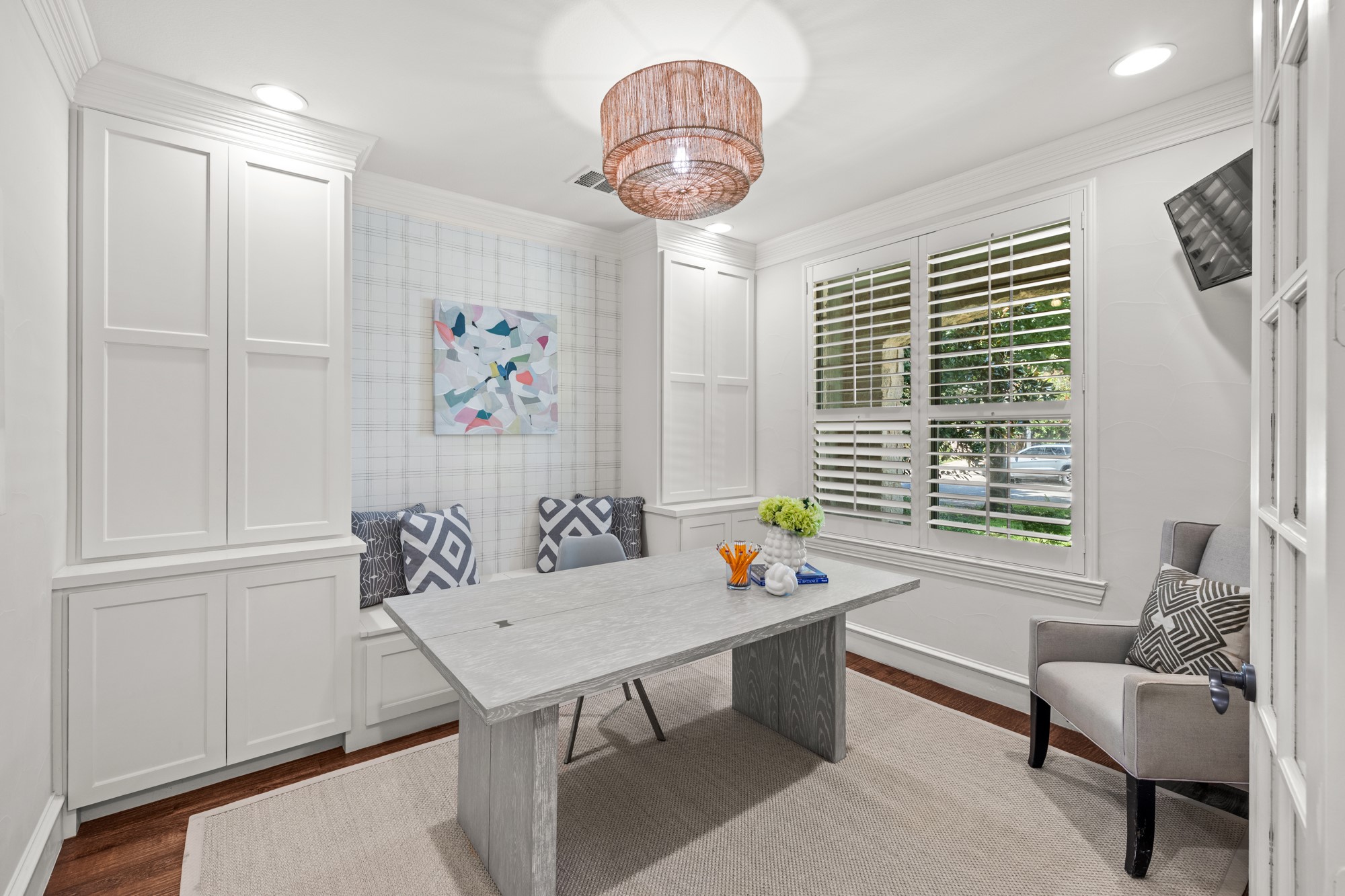 6218 Lakeshore Drive