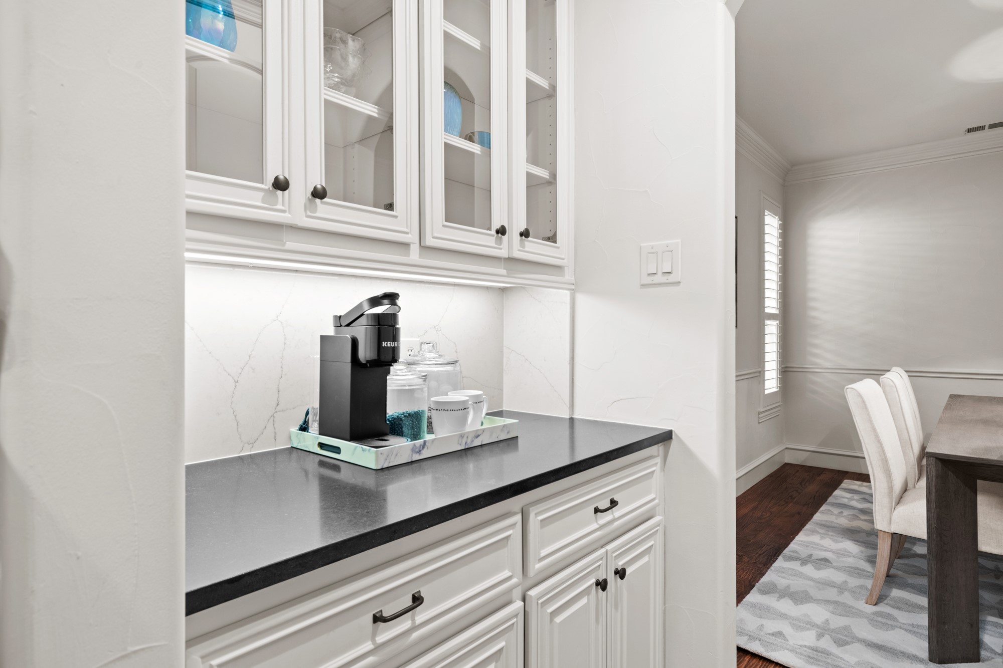 6218 Lakeshore Drive