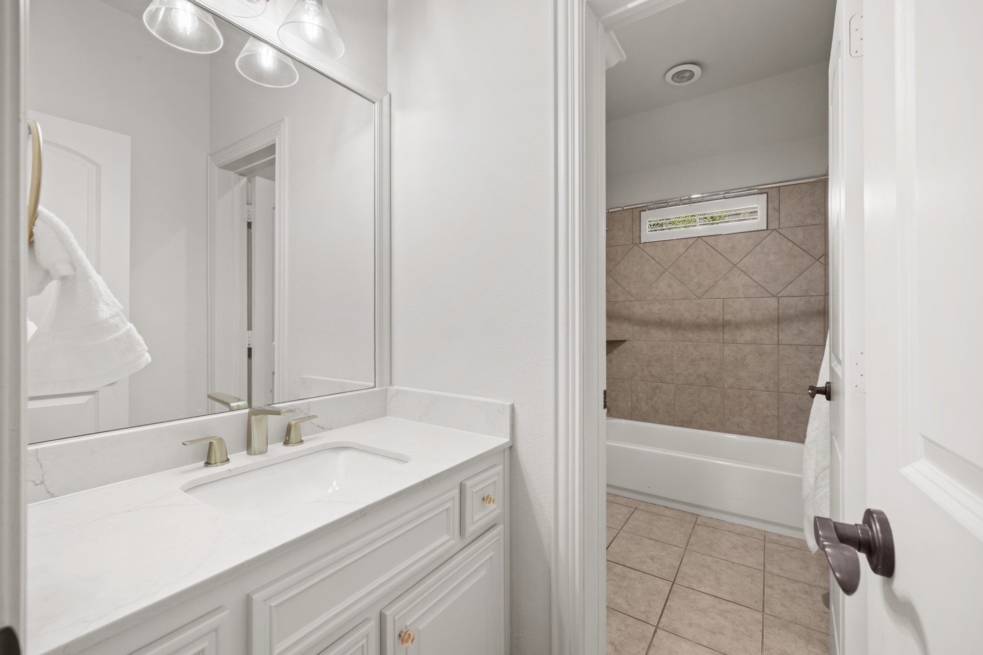 6218 Lakeshore Drive