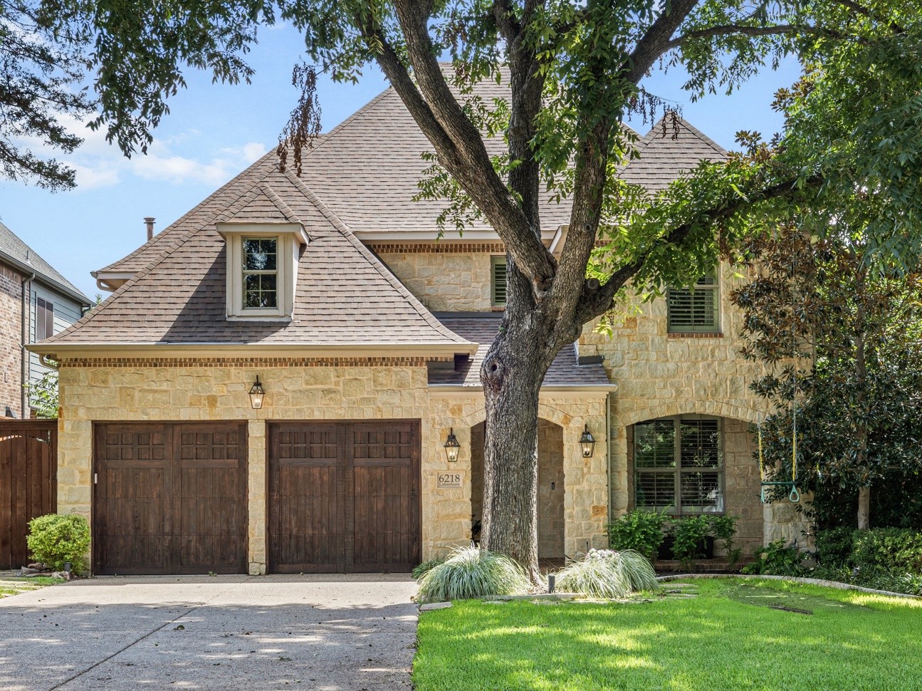 6218 Lakeshore Drive