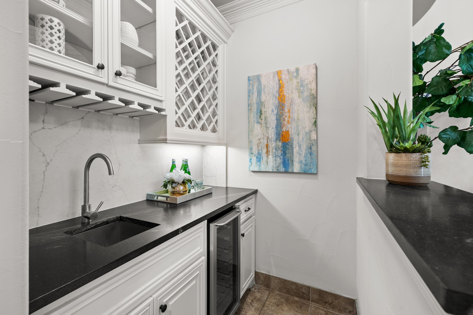 6218 Lakeshore Drive