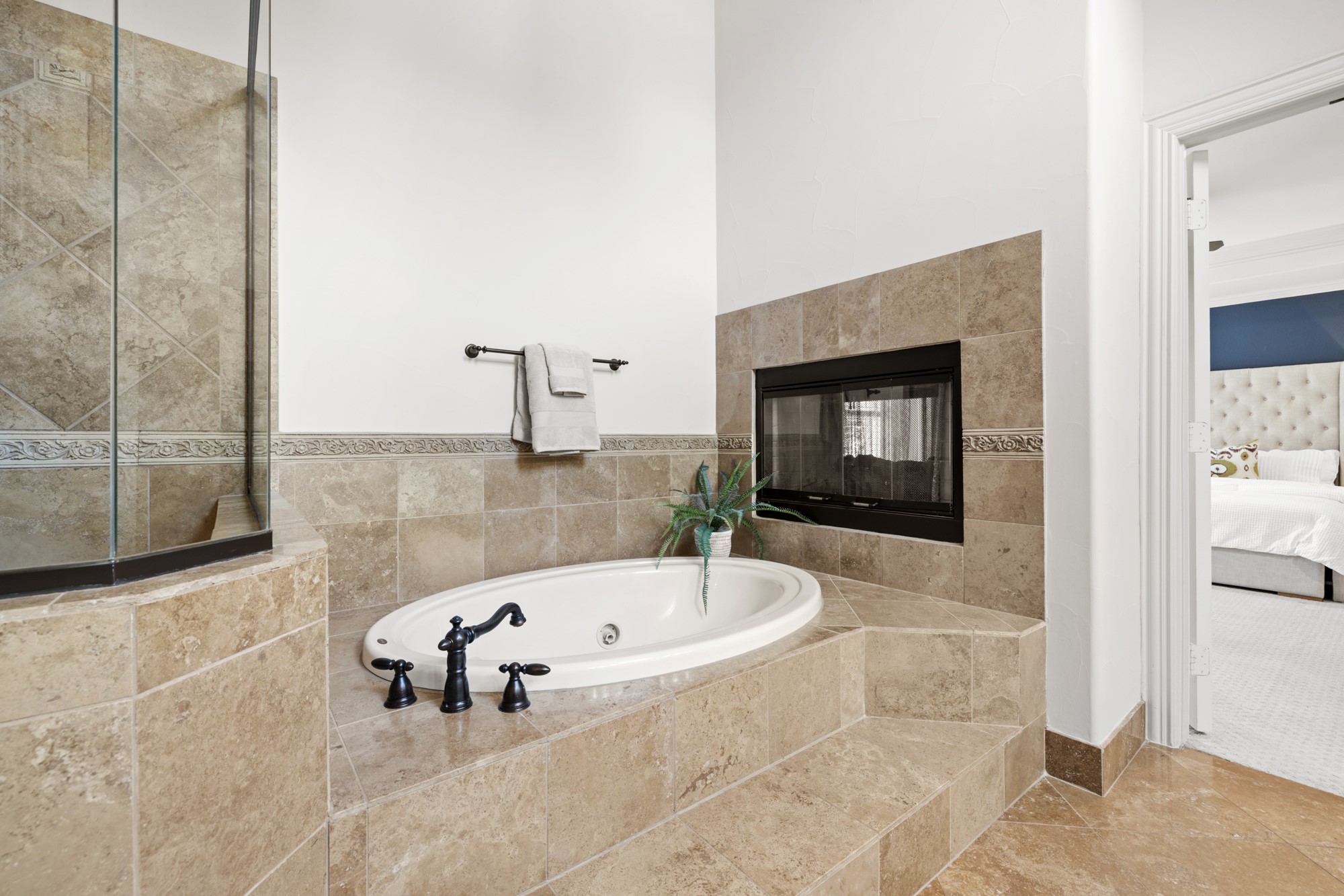 6218 Lakeshore Drive