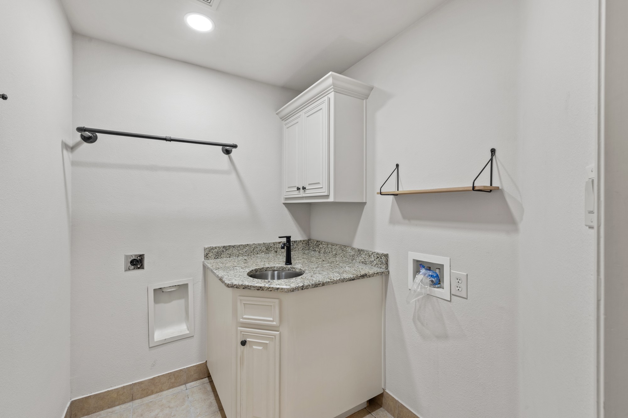 6218 Lakeshore Drive