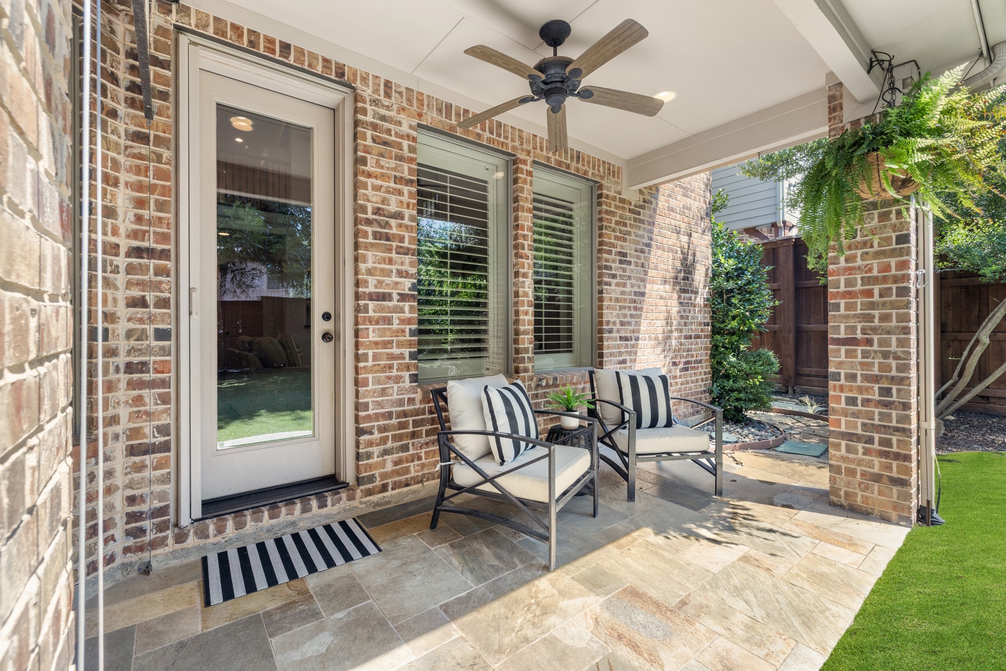 6218 Lakeshore Drive