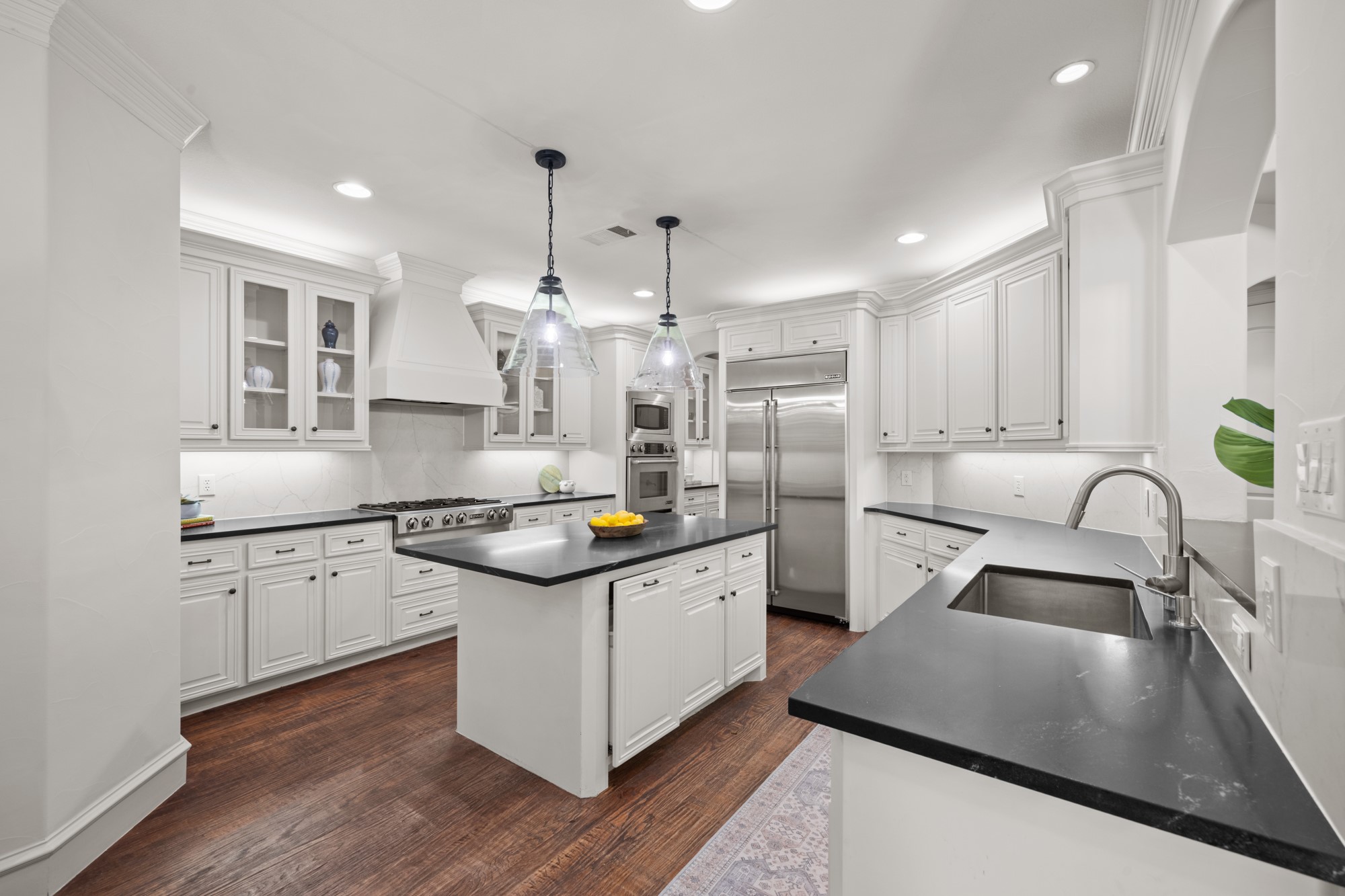 6218 Lakeshore Drive